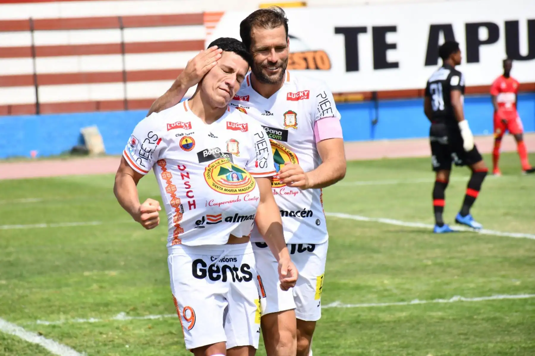 Sport Huancayo y Ayacucho F.C. se enfrentan por la fecha 5 - Fase 2 de la Liga 1 en el estadio Miguel Grau del Callao. Carlos Olascuaga y Mauricio Montes celebran luego de anotarle al Sport Huancayo.

Foto: FPF