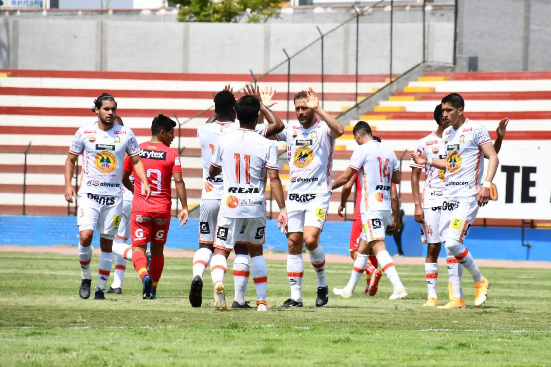 Sport Huancayo y Ayacucho F.C. se enfrentan por la fecha 5 - Fase 2 de la Liga 1 en el estadio Miguel Grau del Callao.

Foto: FPF
