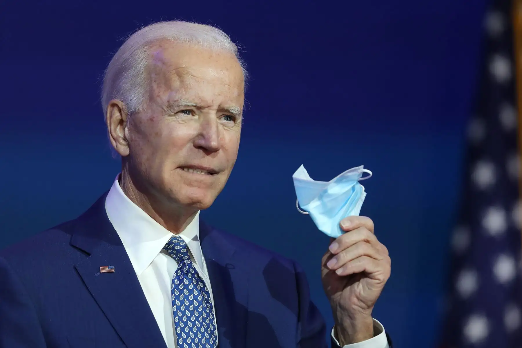 "Un invierno muy oscuro nos espera", advirtió el presidente electo, que defiende en este tema una visión opuesta a la de Donald Trump, caracterizado por haber minimizado el impacto de la pandemia. Foto: AFP