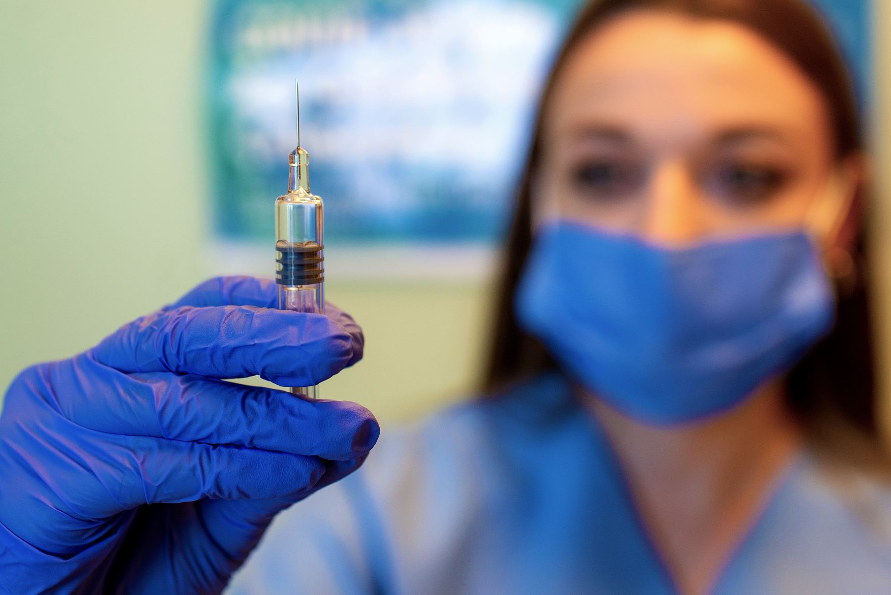 La vacuna es una de las más de 40 candidatas desarrolladas en estos momentos, pero ningún otro laboratorio ha proporcionado resultados tan avanzados como éstos. Foto: AFP