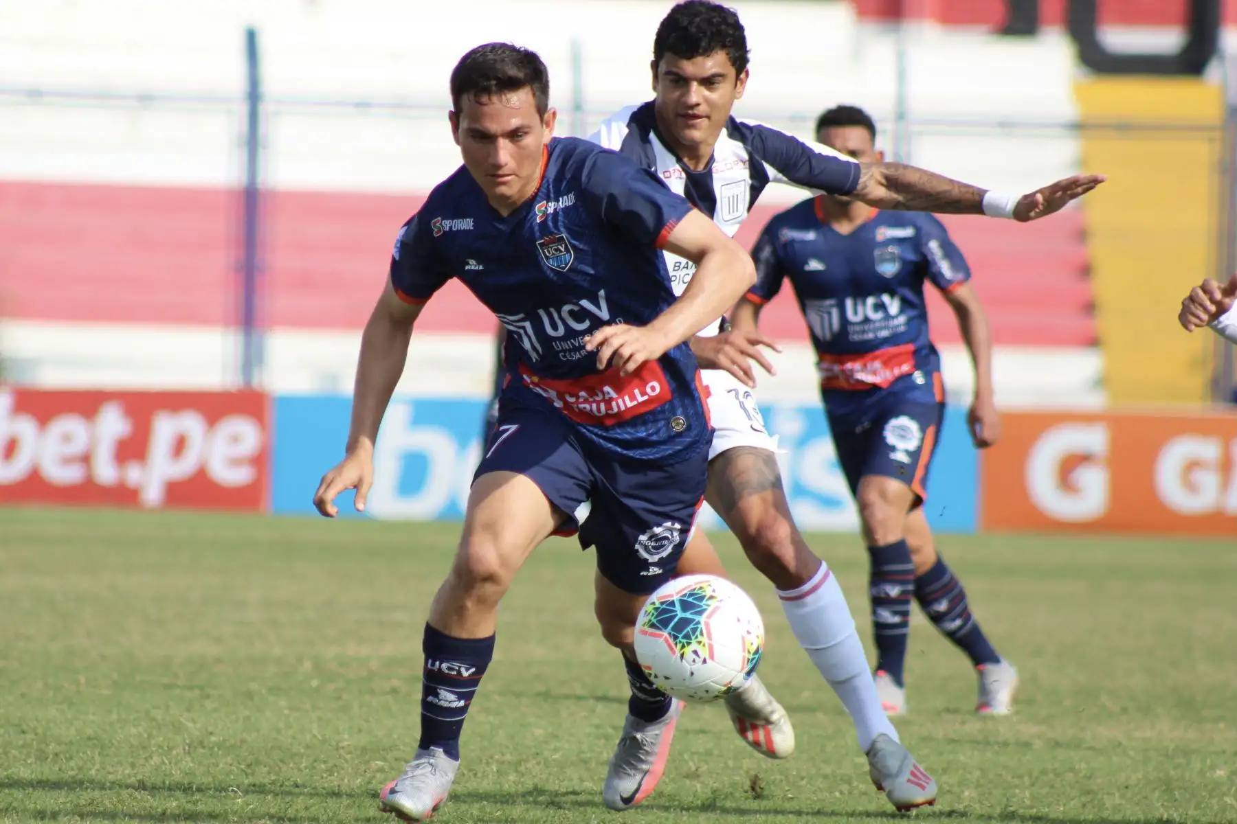 Alianza Lima se enfrentó a César Vallejo en el estadio Iván Elías de Villa El Salvador por la fecha 5 de la Fase 2. Al final el cuadro trujillllano goleó 4-1 al conjunto de La Victoria. Foto: Liga 1