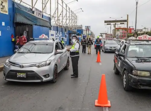 La municipalidad del Santa aplicará multas por no usar mascarilla ni protector facial en el transporte público de la ciudad de Chimbote. Foto: ANDINA/difusión.