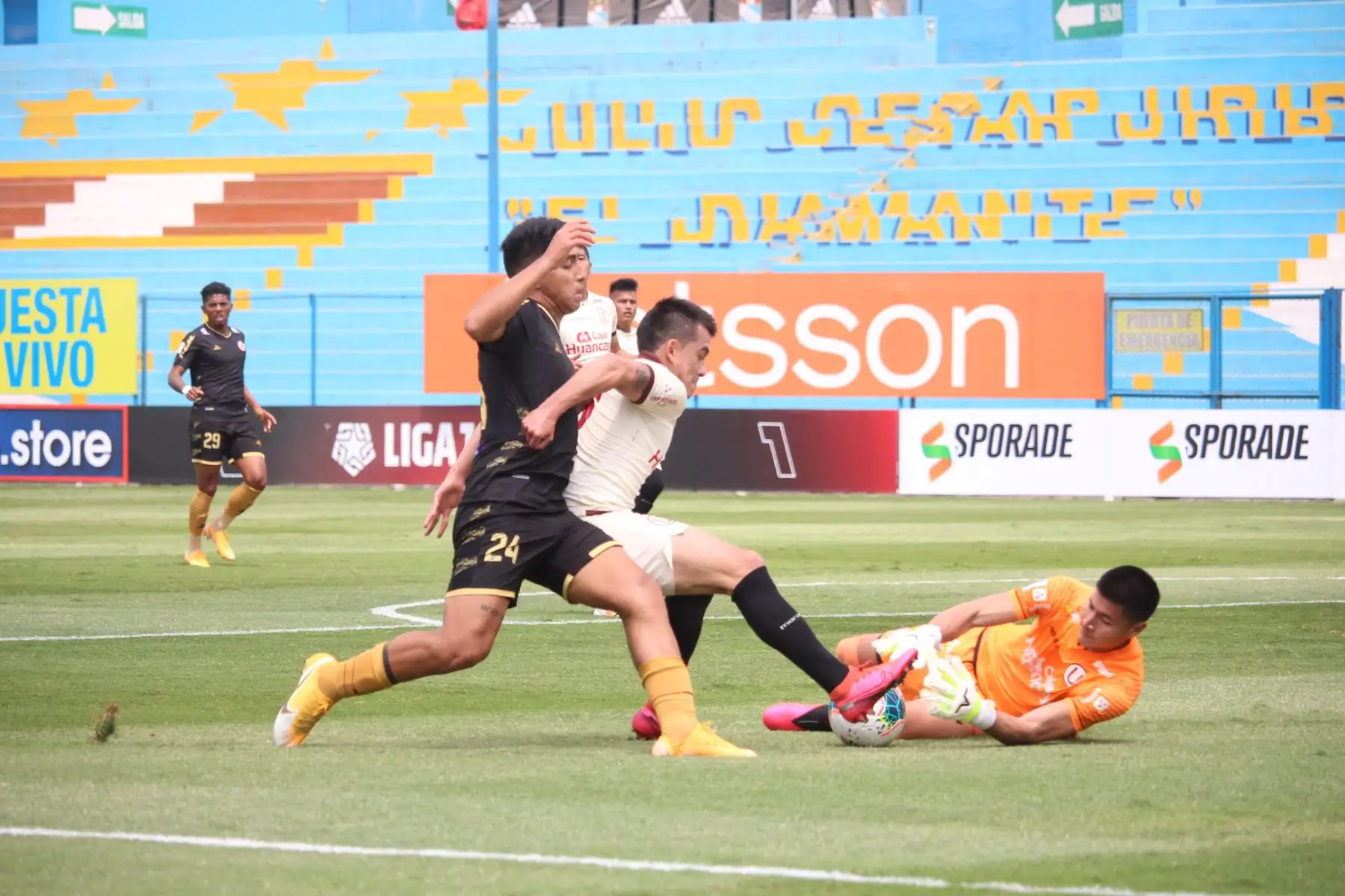 Universitario y UTC se enfrentan por la fecha 5 de la Fase 2 en el estadio Alberto Gallardo. Foto: Liga 1