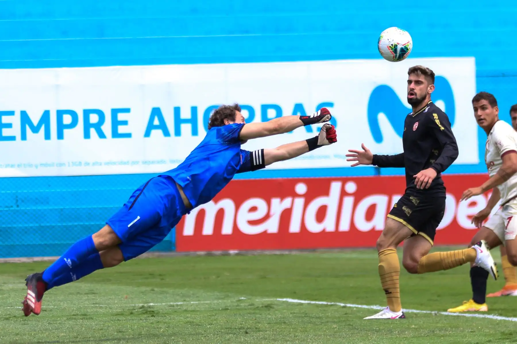 Universitario y UTC se enfrentan por la fecha 5 de la Fase 2 en el estadio Alberto Gallardo. Foto: Liga 1