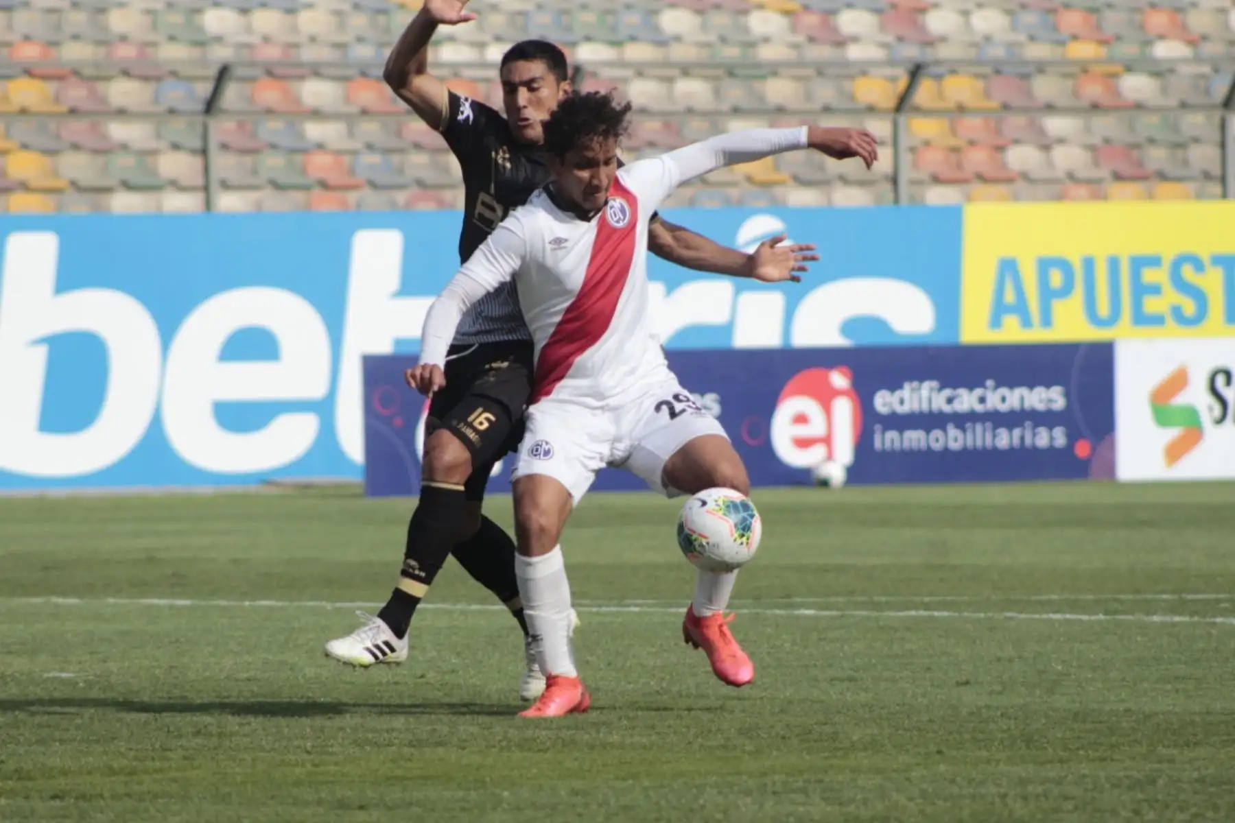 Cusco F.C y Deportivo Municipal empataron 1-1 en el Estadio Monumental por la fecha 5 de la fase 2. Foto: Liga 1