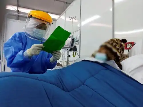 El Proyecto Especial Legado implementó el Buzón de la Esperanza en Centro de Atención y Aislamiento Temporal de Juliaca, un servicio que permite a los pacientes covid-19 recibir cartas de sus familiares. ANDINA/Difusión