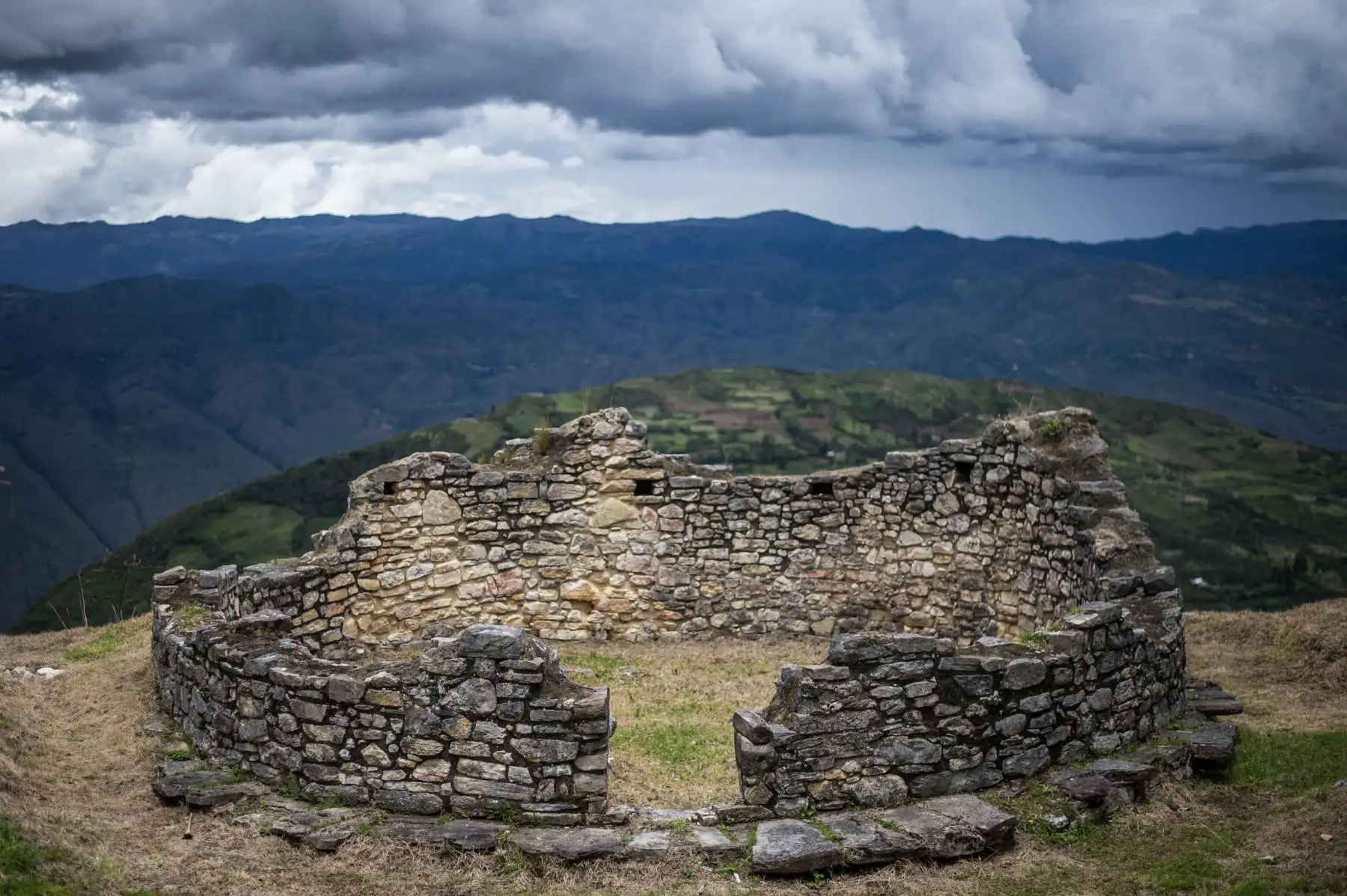 Una vista de Kuelap, una ciudadela fortificada construida por los indígenas Chachapoya entre los siglos VI y XI en la región amazónica. Foto: AFP