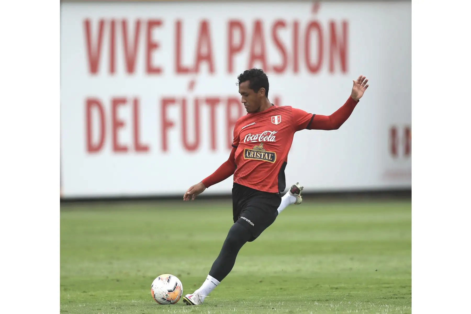 Renato Tapia de la Selección peruana realiza su última práctica en Lima previo viaje a Santiago para enfrentar a Chile por la Clasificatorias Qatar 2022. Foto: @SeleccionPeru