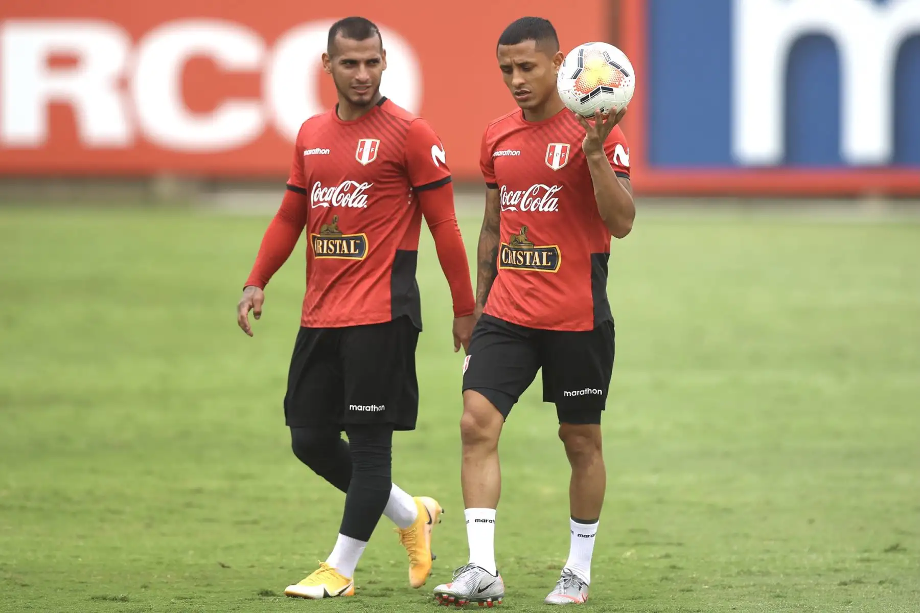 Miguel Trauco y Yoshimar Yotún de la Selección peruana realiza su última práctica en Lima previo viaje a Santiago para enfrentar a Chile por la Clasificatorias Qatar 2022. Foto: @SeleccionPeru