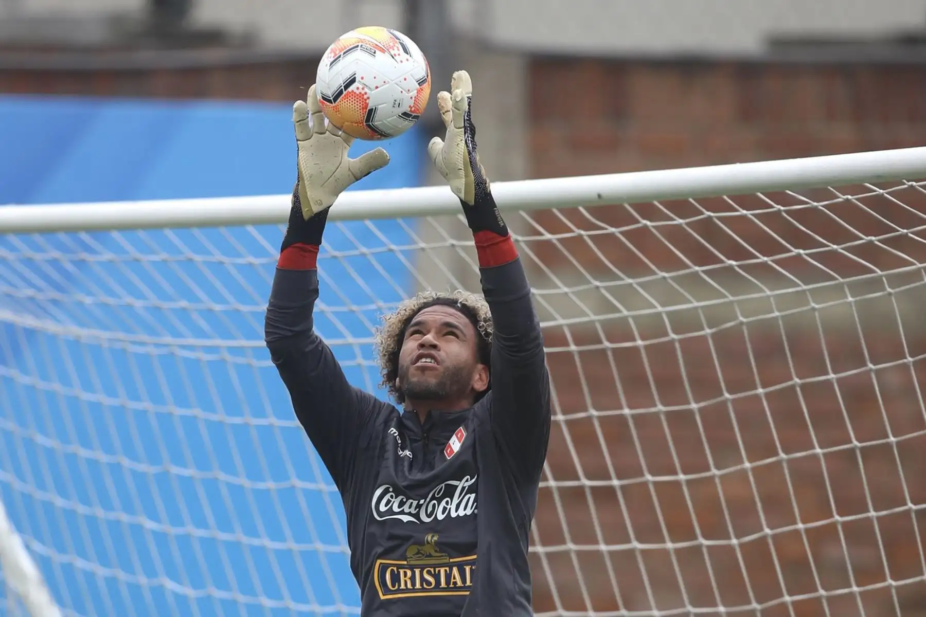 Pedro Gallese de la Selección peruana realiza su última práctica en Lima previo viaje a Santiago para enfrentar a Chile por la Clasificatorias Qatar 2022. Foto: @SeleccionPeru