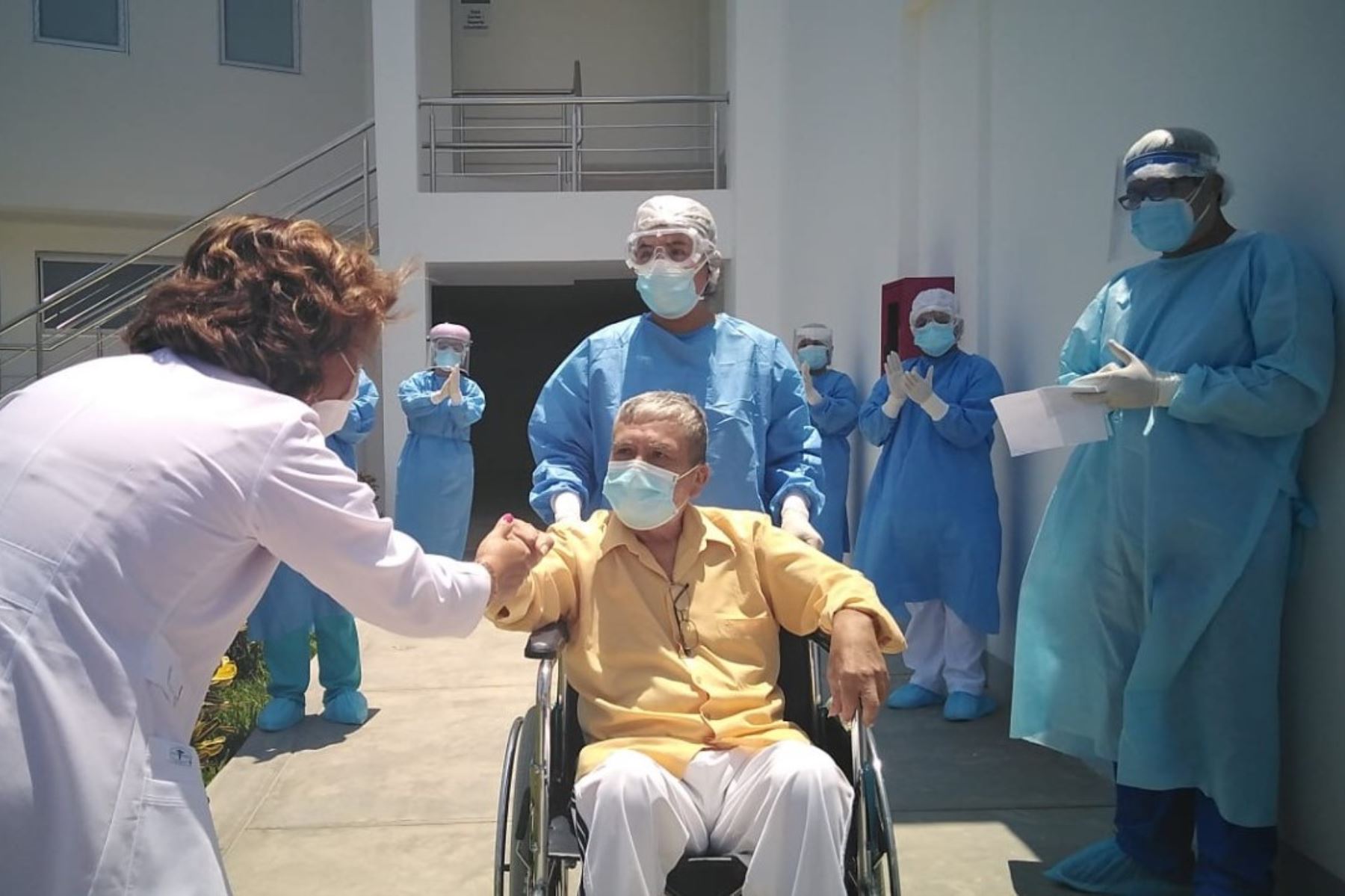 Jesús Timaná Aponte recibe el alta en el hospital Tumán tras superar el covid-19. ANDINA/Difusión