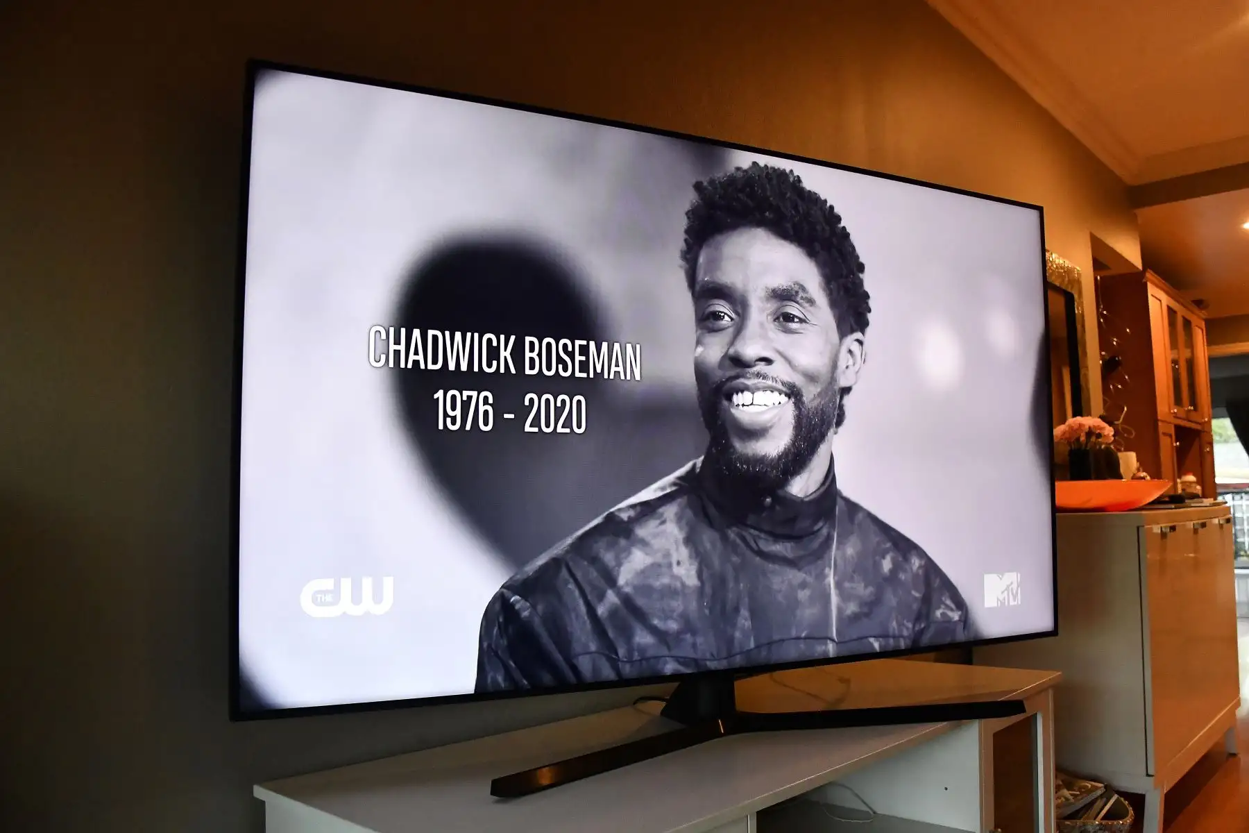 También se destaca en las nominaciones, anunciadas este jueves, la inclusión en la categoría de "mejor actor" del difunto Chadwick Boseman, que falleció el pasado 28 de agosto a los 43 años. Foto: AFP