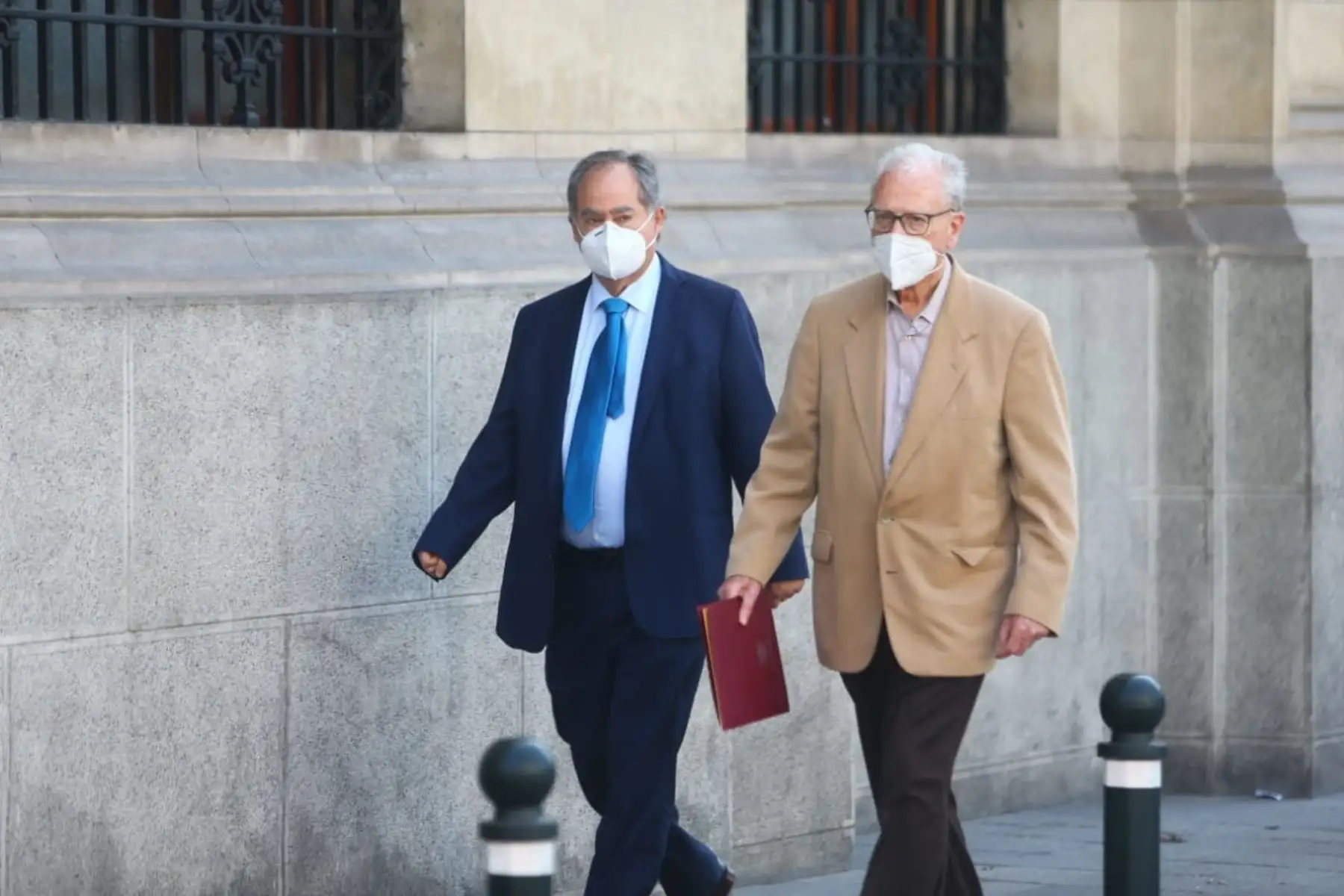 Presidente Miguel Merino presenta la solicitud de licencia a su militancia partidaria al partido político Acción Popular, quien estuvo representado por su secretario general Alan Kessel del Rio. Foto: ANDINA/Prensa Presidencia