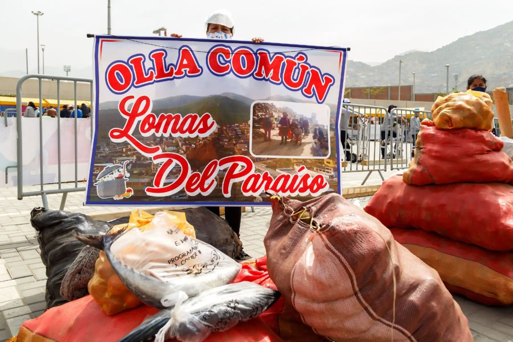 Más de 9000 familias de bajos recursos y 80 ollas comunes fueron beneficiadas con alimentos de primera necesidad a precios subsidiados en más del 50% gracias a las ediciones solidarias de los Mercados Minagri de la Chacra a la Olla. Foto: ANDINA/Minagri