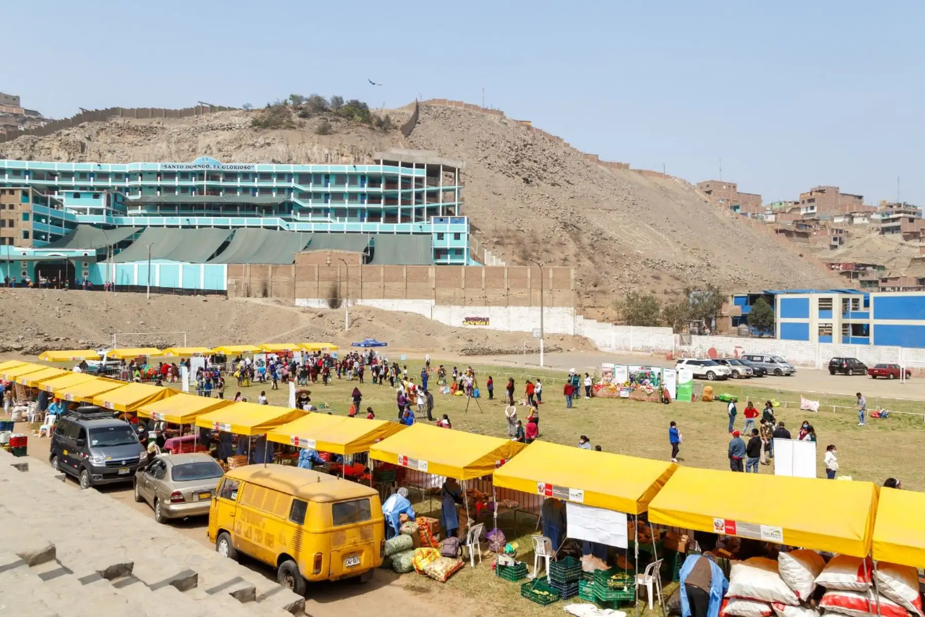 Más de 9000 familias de bajos recursos y 80 ollas comunes fueron beneficiadas con alimentos de primera necesidad a precios subsidiados en más del 50% gracias a las ediciones solidarias de los Mercados Minagri de la Chacra a la Olla. Foto: ANDINA/Minagri