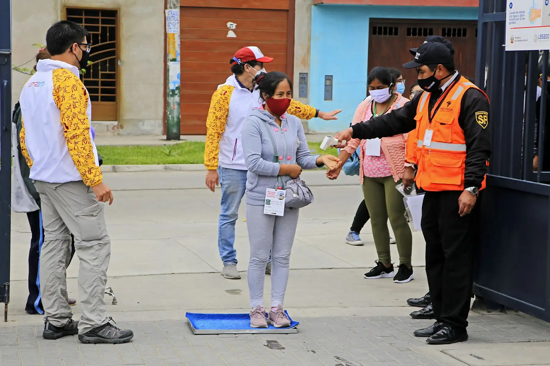 Proyecto Especial Legado Juegos Panamericanos y Parapanamericanos presta sus instalaciones de la sede del Complejo Deportivo Andrés Avelino Cáceres, en Villa María del Triunfo, al Mercado Solidario Itinerante.
Foto: LEGADO Lima 2019
