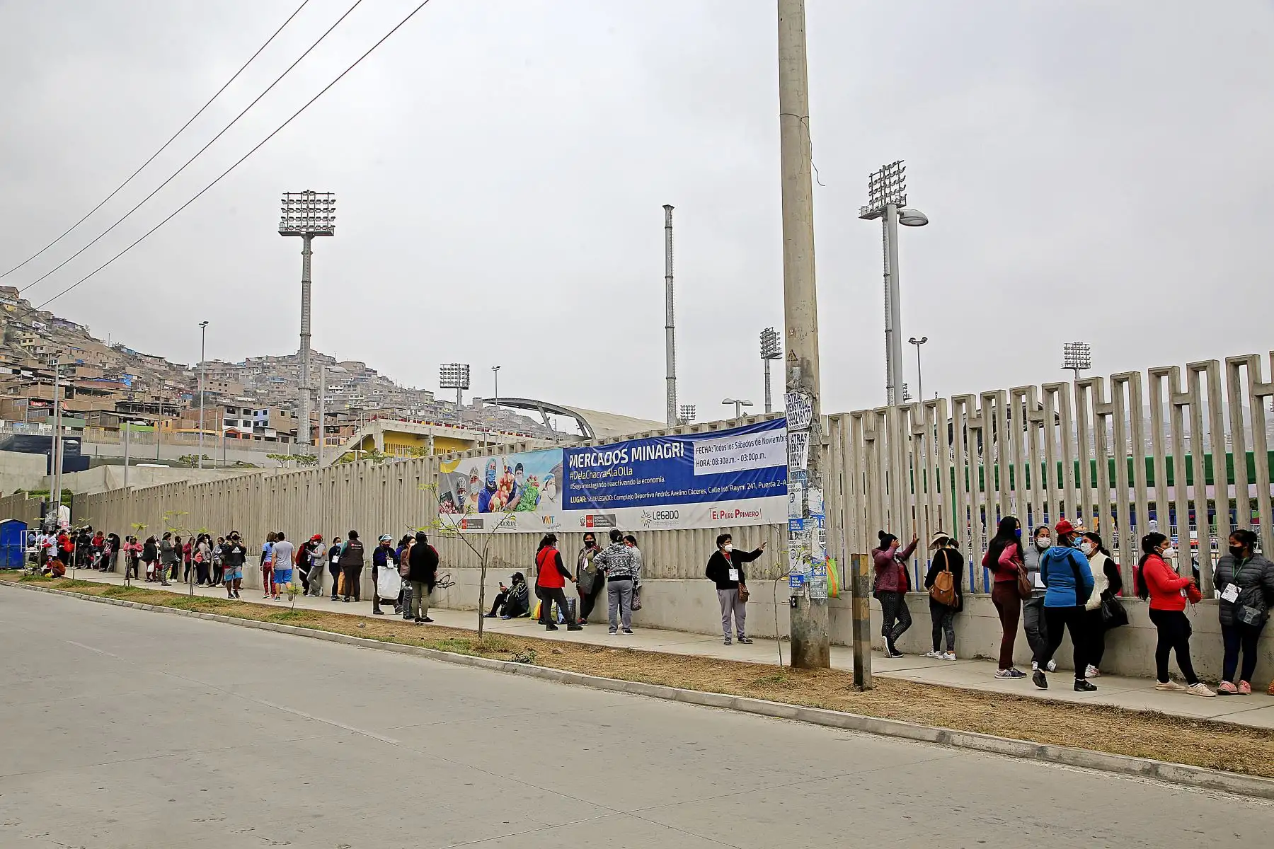 Proyecto Especial Legado Juegos Panamericanos y Parapanamericanos presta sus instalaciones de la sede del Complejo Deportivo Andrés Avelino Cáceres, en Villa María del Triunfo, al Mercado Solidario Itinerante.
Foto: LEGADO Lima 2019