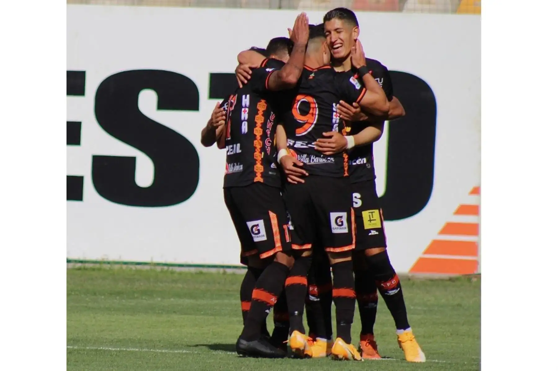 El futbolista  Carlos Olascuaga de FC Ayacucho, celebra su gol ante  D. Municipal, durante el partido por la fecha 6 de la Fase 2 de la Liga 1 Movistar  en el Estadio Monumental.
Foto: @LigaFutProfdel