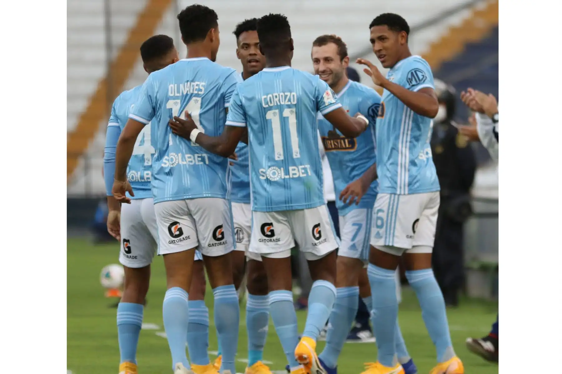 El futbolista  H. Calcaterra de S. Cristal, celebra su gol ante  el Binacional, durante el partido por la fecha 6 de la Fase 2 de la Liga 1 Movistar  en el Estadio Alejandro Villanueva.
Foto: @LigaFutProf