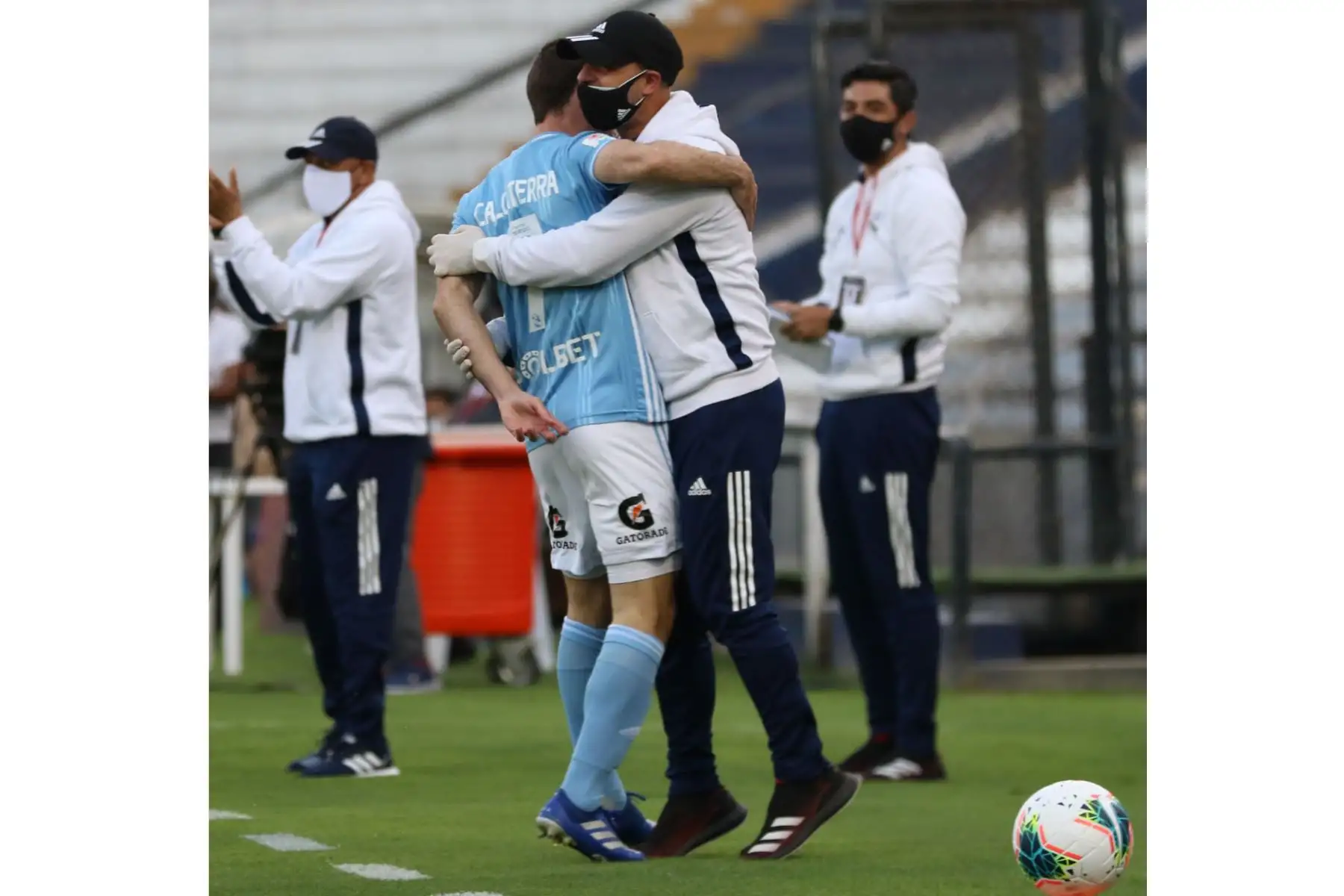El futbolista  H. Calcaterra de S. Cristal, celebra su gol ante  el Binacional, durante el partido por la fecha 6 de la Fase 2 de la Liga 1 Movistar  en el Estadio Alejandro Villanueva.
Foto: @LigaFutProf