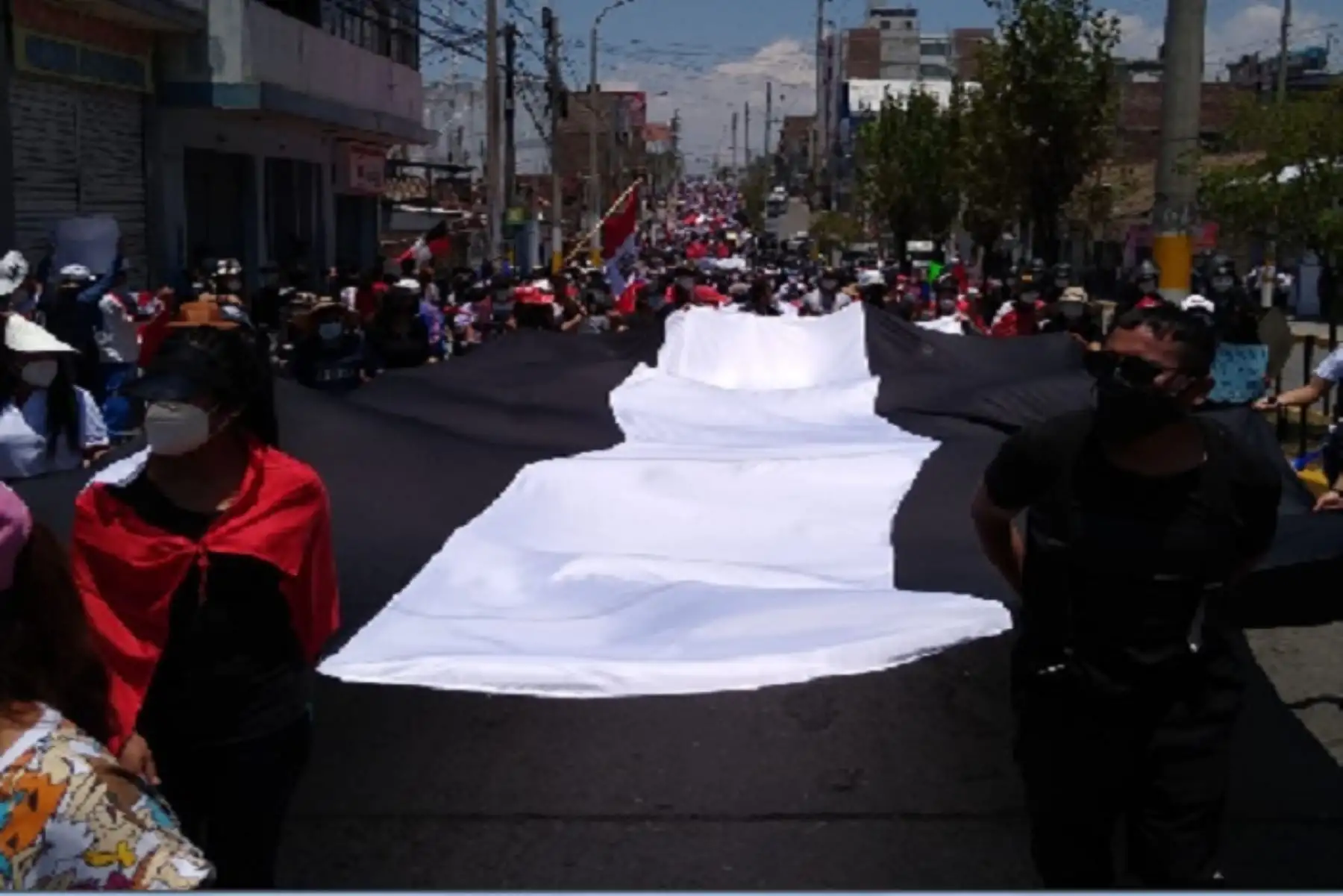 Se hizo un minuto de silencio en homenaje a las dos víctimas mortales que se registró en la capital.