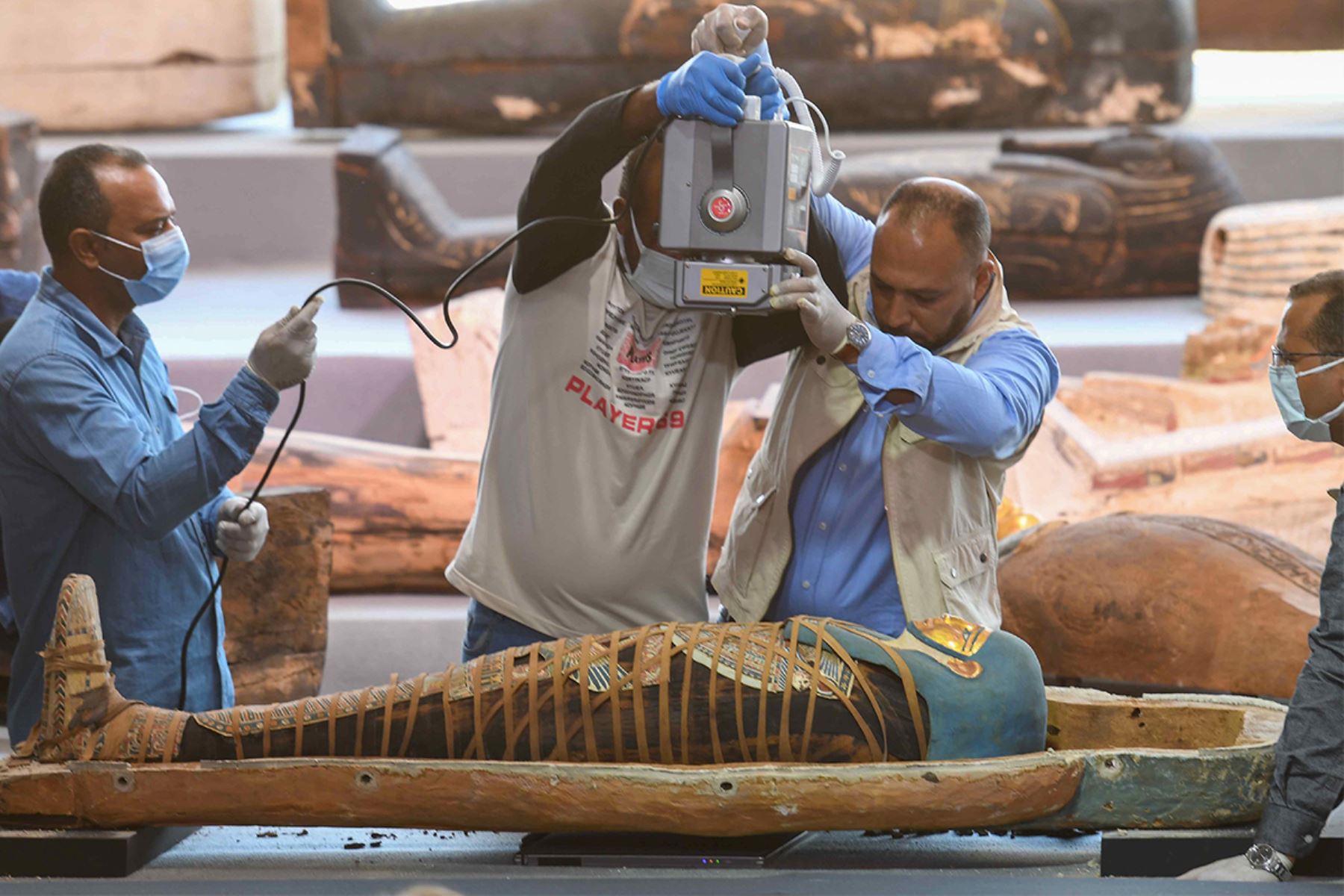 Descubren de más de cien sarcófagos intactos en la necrópolis de Saqqara, al sur de El Cairo, en Egipto, de más de 2.000 años de antigüedad. Foto: AFP.