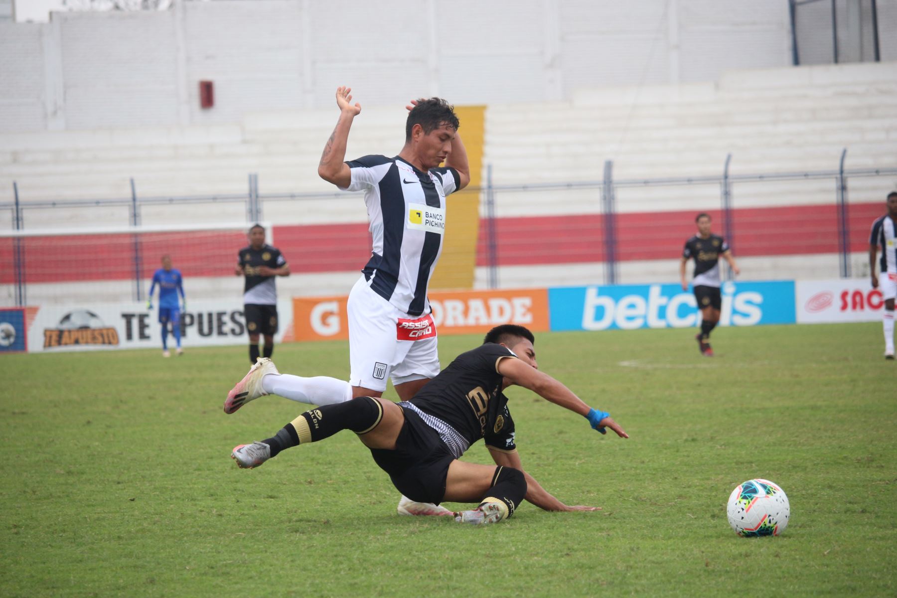 Alianza Lima sigue complicado con el descenso