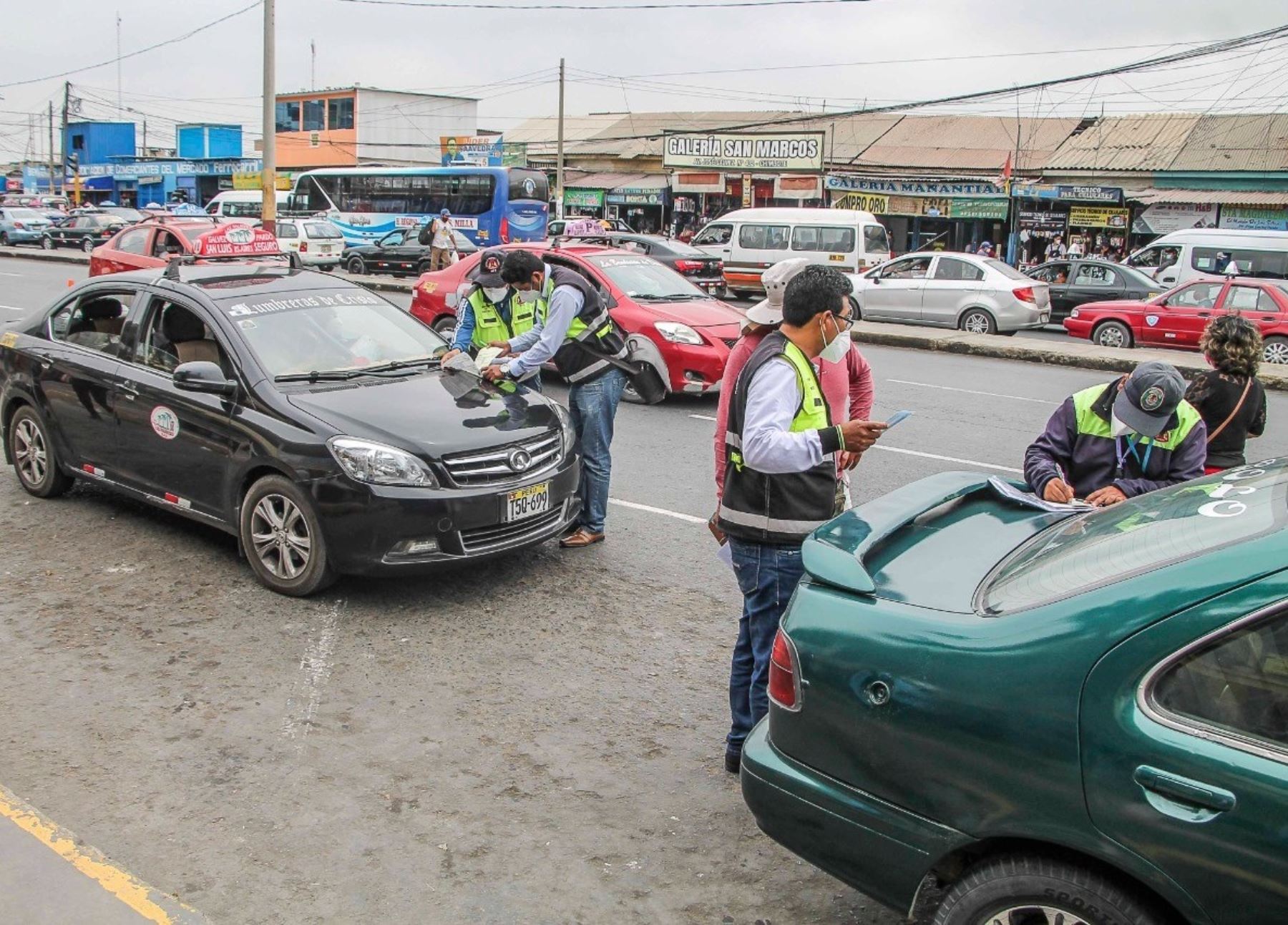 Municipio del Santa sanciona a choferes de Chimbote por incumplir protocolo sanitario ante el covid-19 en el transporte urbano. ANDINA/Difusión
