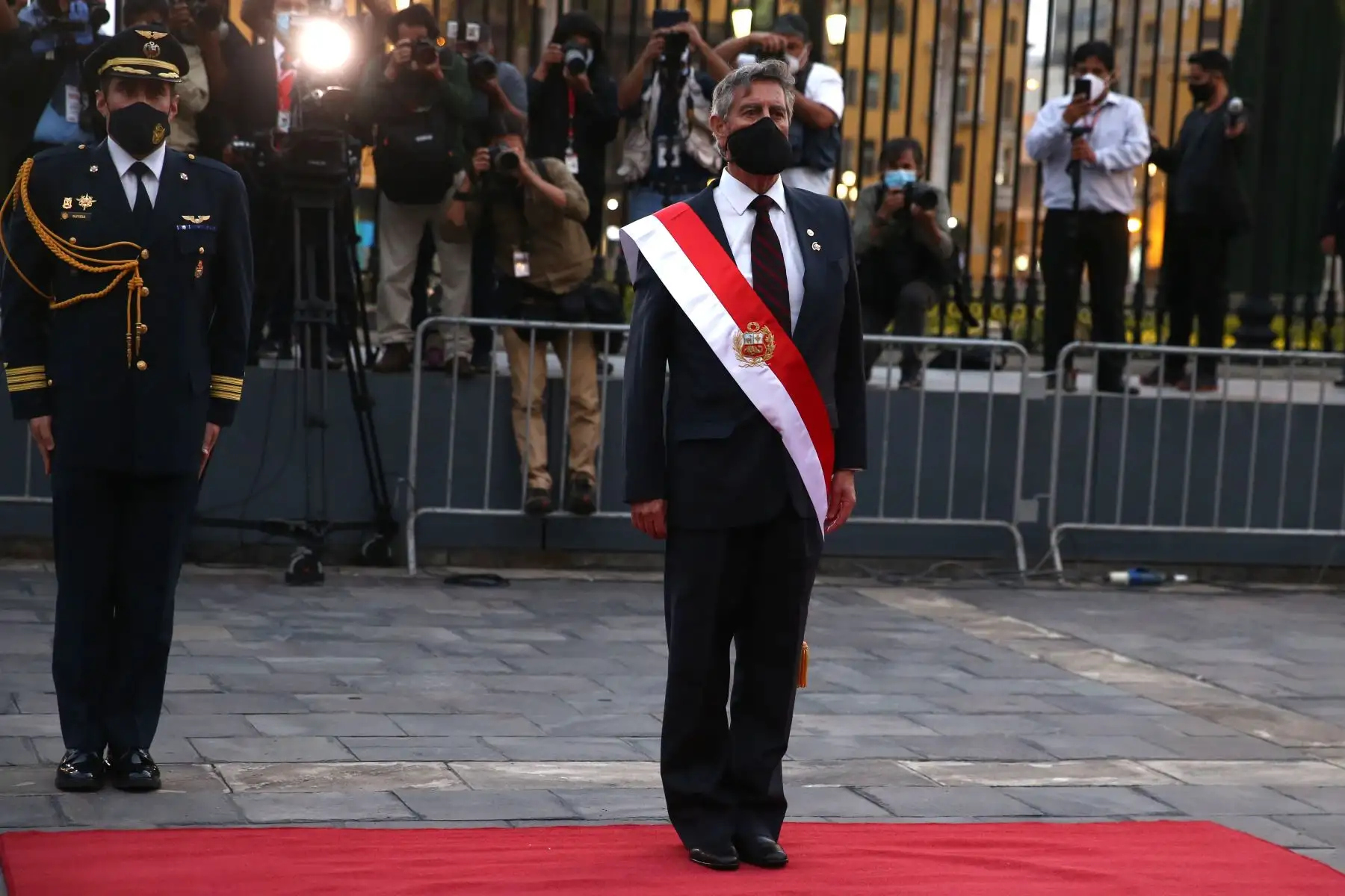 El presidente Francisco Sagasti llegó a la sede del Palacio de Gobierno recibiendo los honores correspondientes a su alta investidura. Foto: ANDINA/Prensa Presidencia
