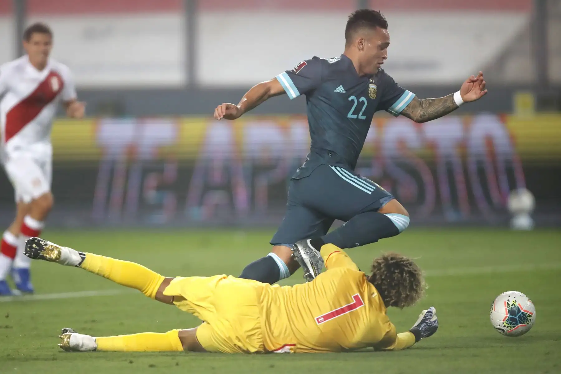 Laurato Martínez anota el segundo gol. Argentina derrota 2 a 0 a la selección de Perú.

Foto: Pool FPF