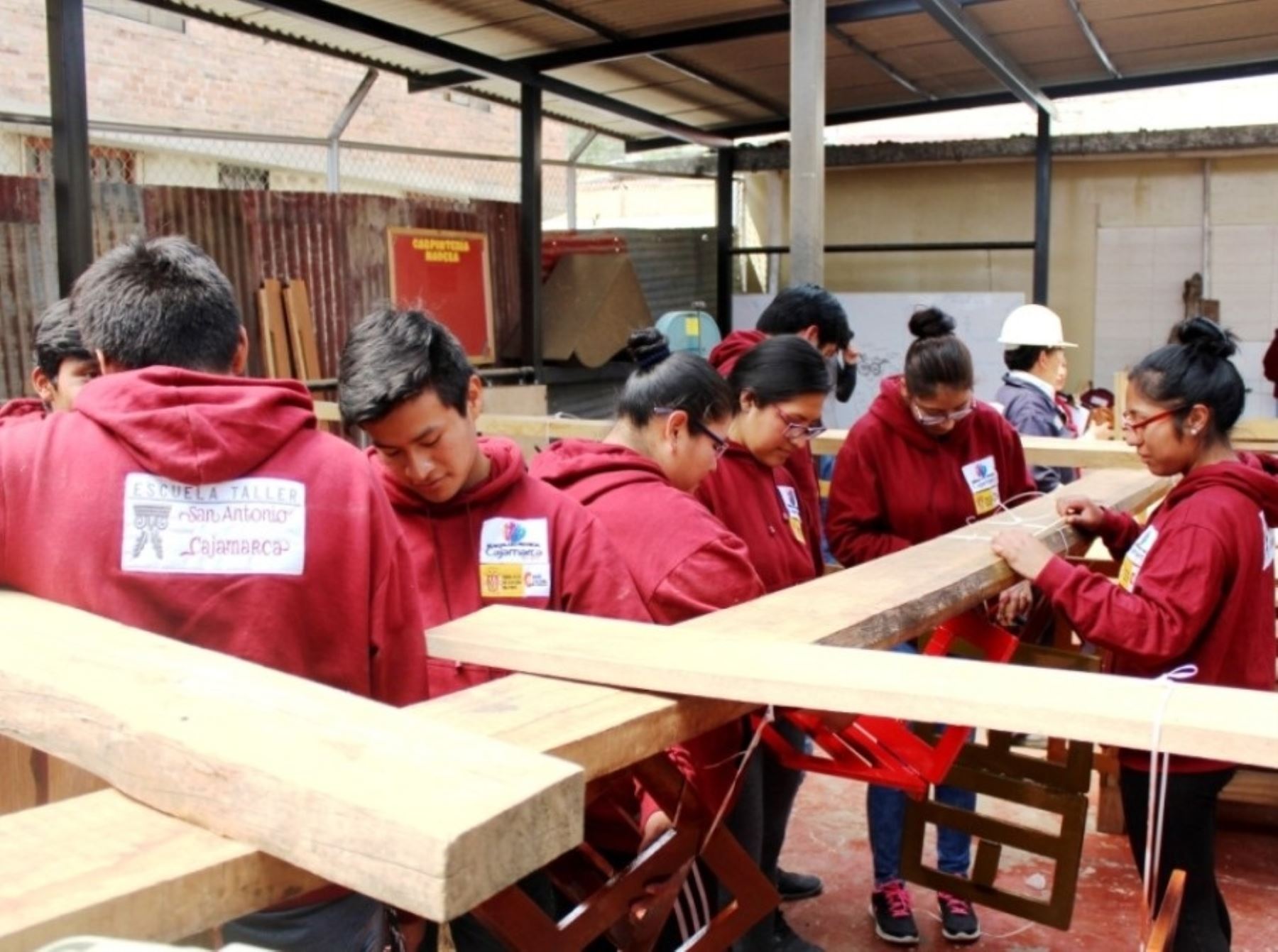 PNUD y ORU Fogar otorgaron el premio Buenas Prácticas Regionales a la escuela taller San Antonio de Cajamarca por su trabajo por el desarrollo e inclusión social de jóvenes en situación de pobreza. ANDINA/Difusión