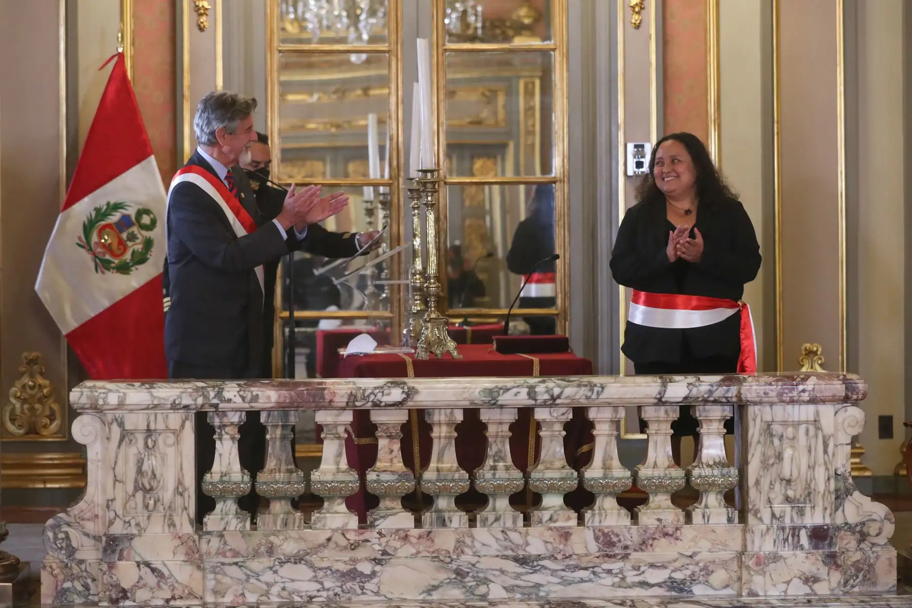 El presidente de la República, Francisco Sagasti, tomó juramento a Solángel Fernández como nueva ministra de Vivienda, Construcción y Saneamiento. 
Foto: PCM