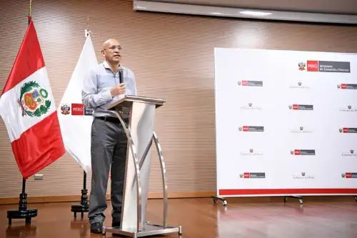 Ministro de Economía y Finanzas, Waldo Mendoza.
