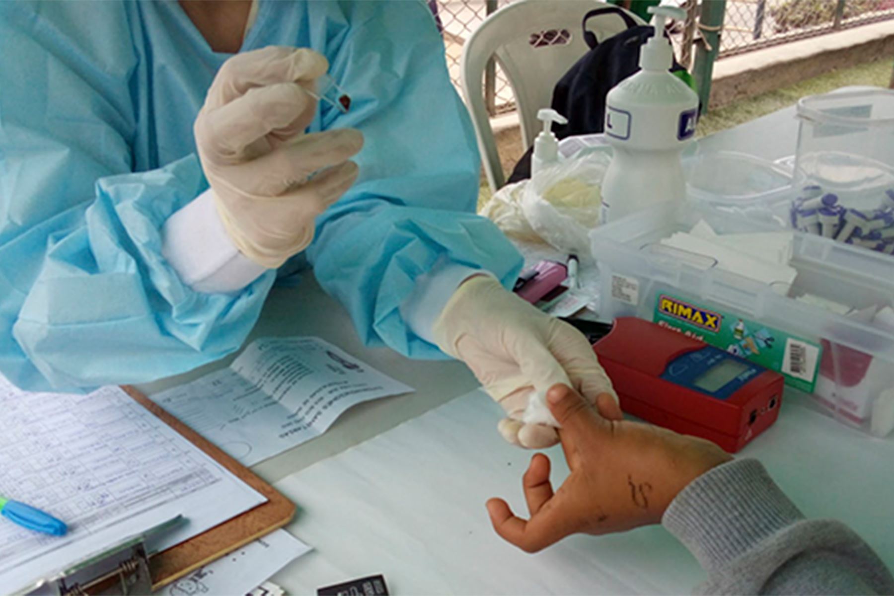 Examen de sangre para detectar la diabetes. Foto: ANDINA/Minsa.
