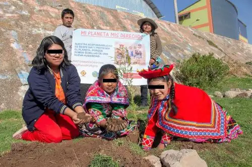 Niñas, niños y padres de familia participan en la campaña Mi plante, mis derechos.