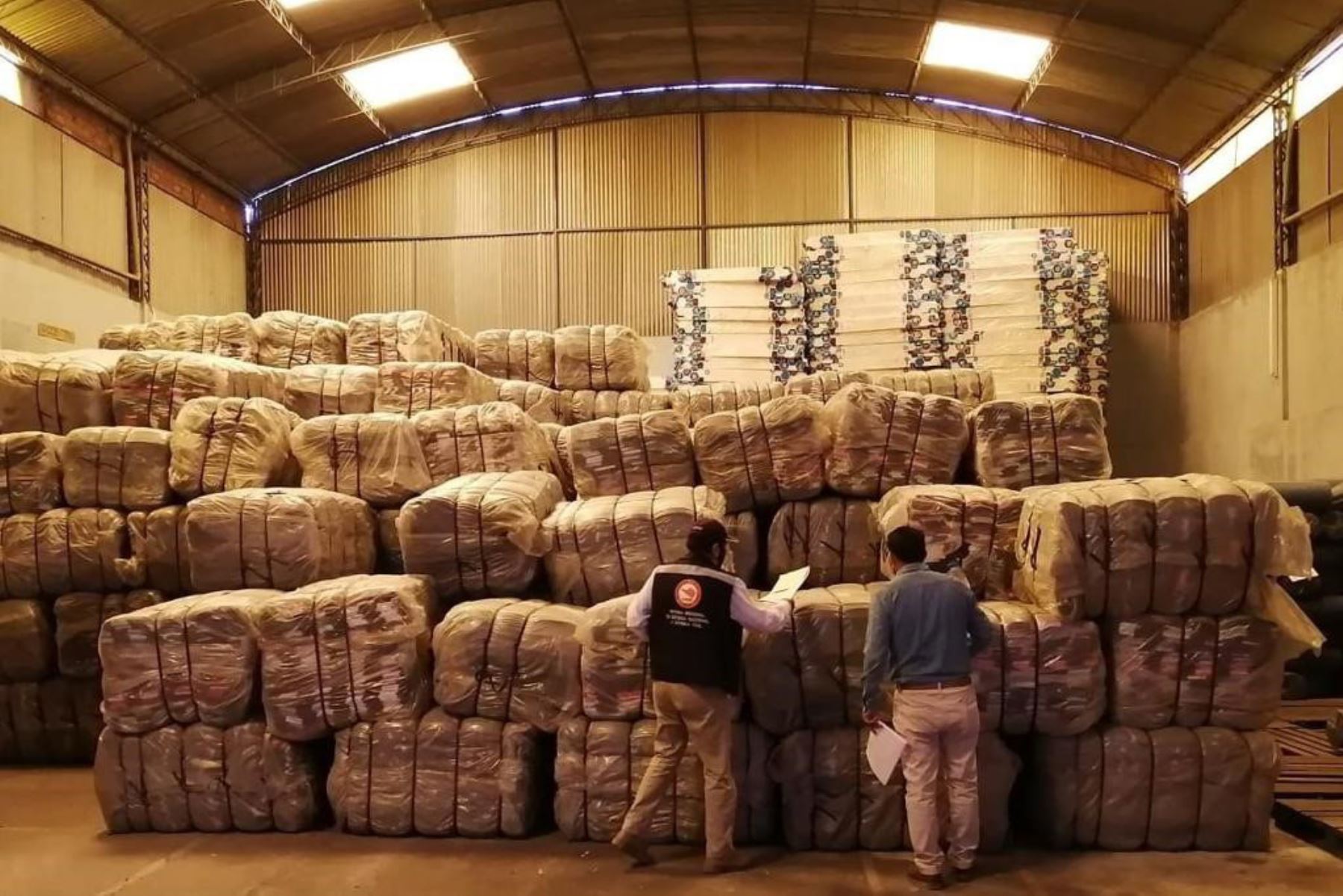 Un lote de 10,000 frazadas fue adquirido con sobreprecio por la región Arequipa.