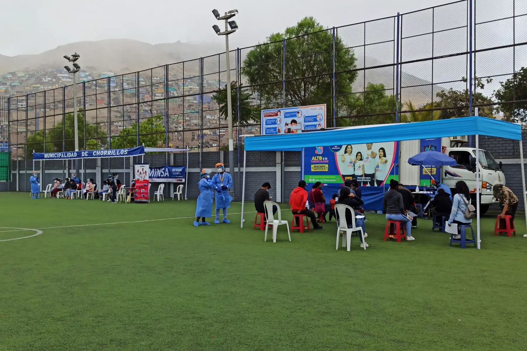 Más de 100 pacientes son atendidos en la décima Jornada de Detección Temprana de tuberculosis en la cancha "La Bombonera" en Chorrillos. Foto: Diris Lima Sur