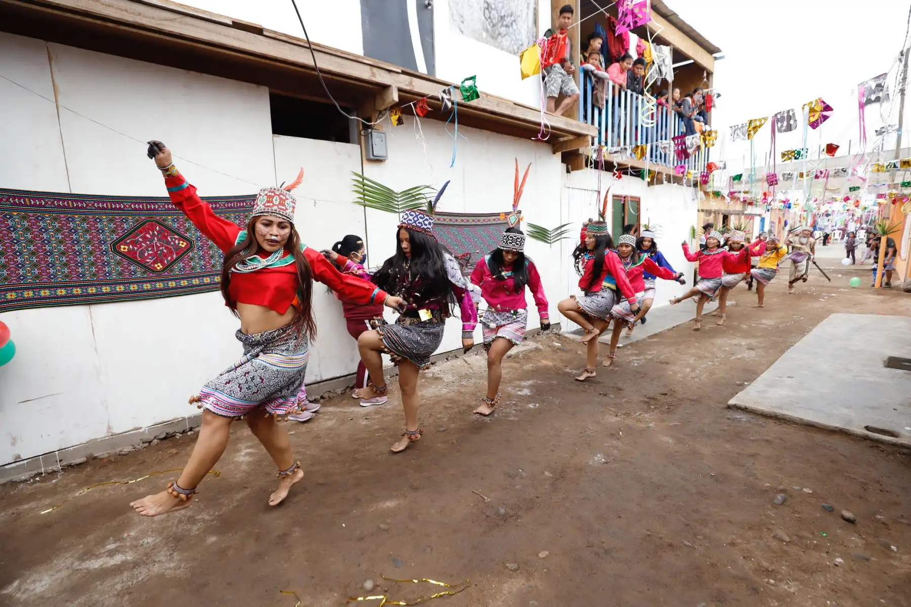 La Asociación Comunidad Urbano Shipibo-Konibo de Lima Metropolitana (Acushikolm), que está conformada por 123 familias del pueblo Shipibo-Konibo, quienes residen en la zona de Cantagallo, en el distrito del Rímac.
Foto: Mincul