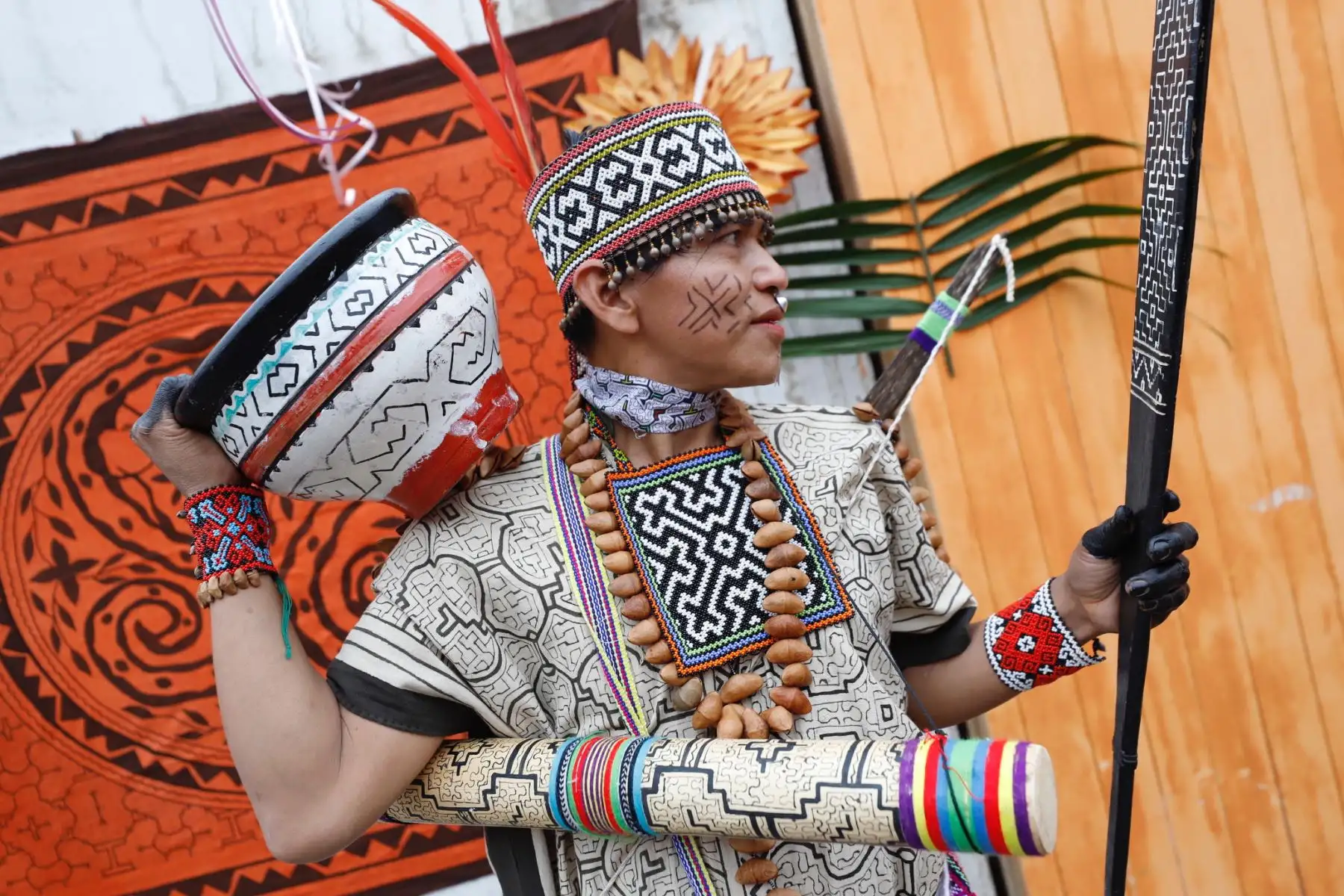 La Asociación Comunidad Urbano Shipibo-Konibo de Lima Metropolitana (Acushikolm), que está conformada por 123 familias del pueblo Shipibo-Konibo, quienes residen en la zona de Cantagallo, en el distrito del Rímac.
Foto: Mincul