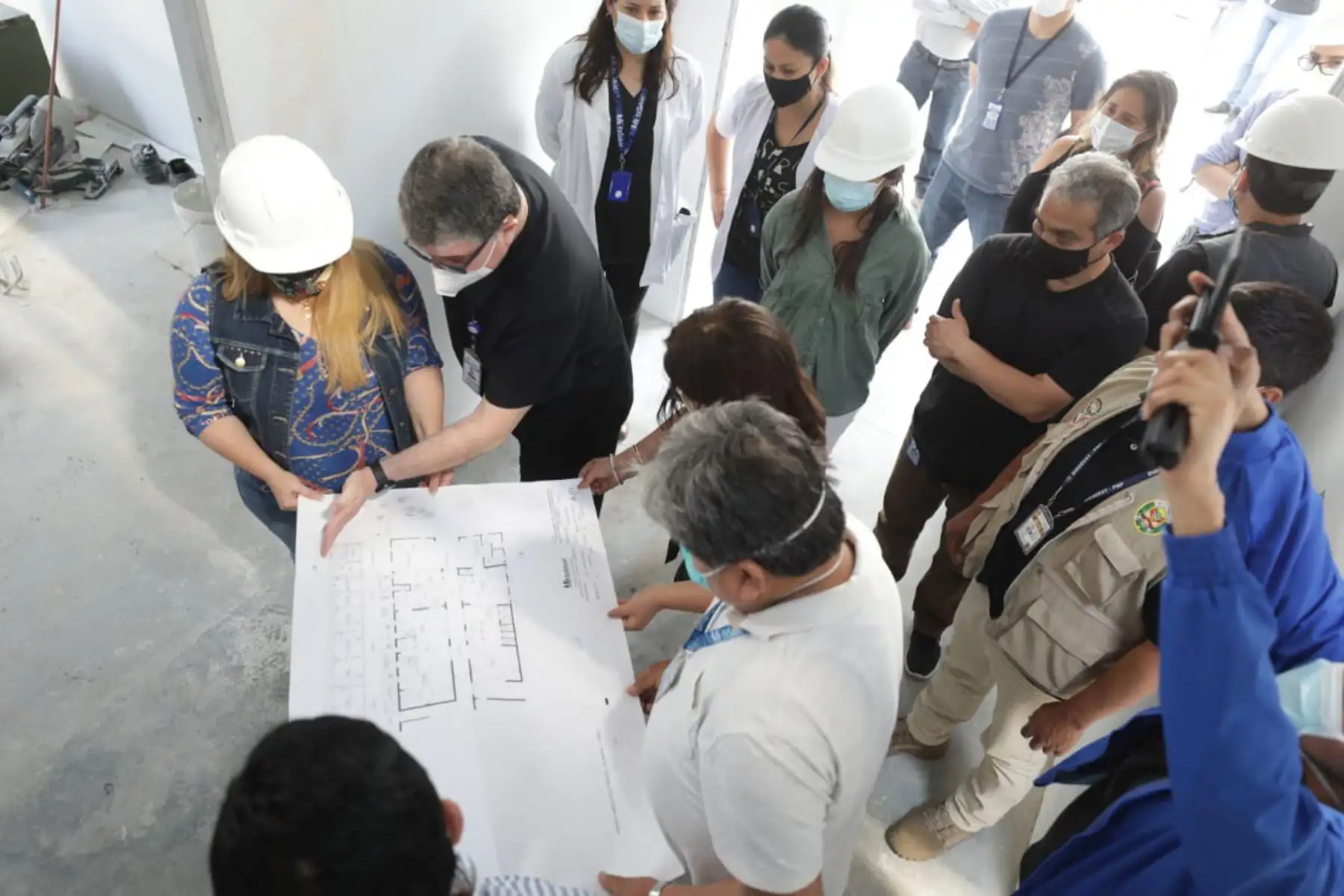 La presidenta ejecutiva de EsSalud, Fiorella Molinelli visita la antigua emergencia del hospital Alcántara para supervisar los trabajos de mejora que se vienen realizando en sus instalaciones, en beneficio de más de 276 mil asegurados.
Foto: EsSalud