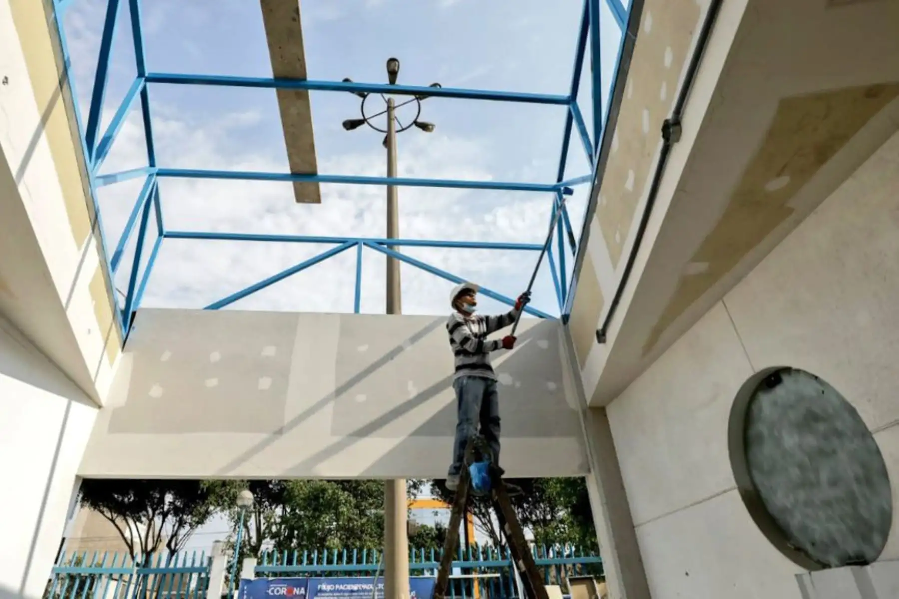 La remodelada emergencia del hospital Alcántara de EsSalud
, contará con 1085 m2 de área remodelada, tópico de cirugía, tópico de gineco-obstetricia, tópico de medicina, tópico de pediatría, área de triaje, Shock Trauma y salas de observación para varones, damas y niños.
Foto: EsSalud