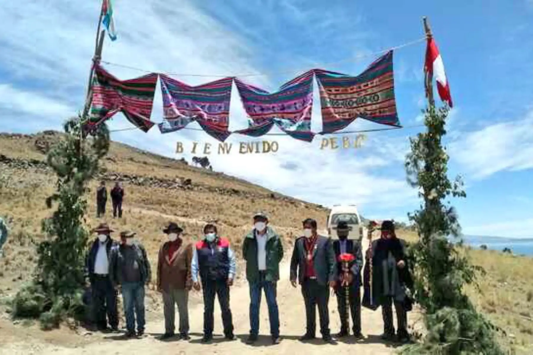 El Proyecto Especial Binacional Lago Titicaca – PEBLT, por encargo del Minagri asiste en la siembra de plantones de pinos de la especie radita, a pobladores  del distrito de Ollaraya en Puno . Se dispuso la entrega de más de 60 mil pinos.
Foto: Minagri
