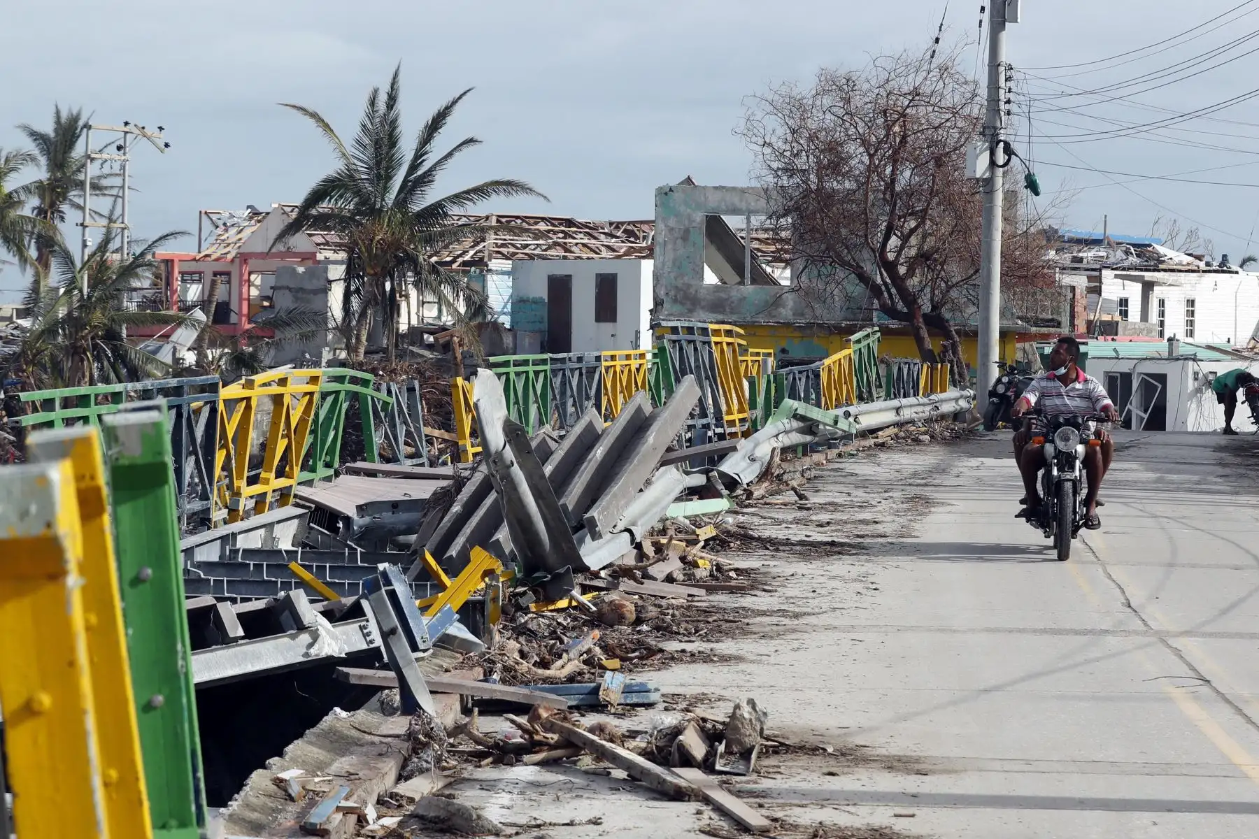 Vista hoy de la destrucción causada por el paso del huracán Iota, en la isla de Providencia, Archipiélago de San Andrés (Colombia).
Foto: AFP