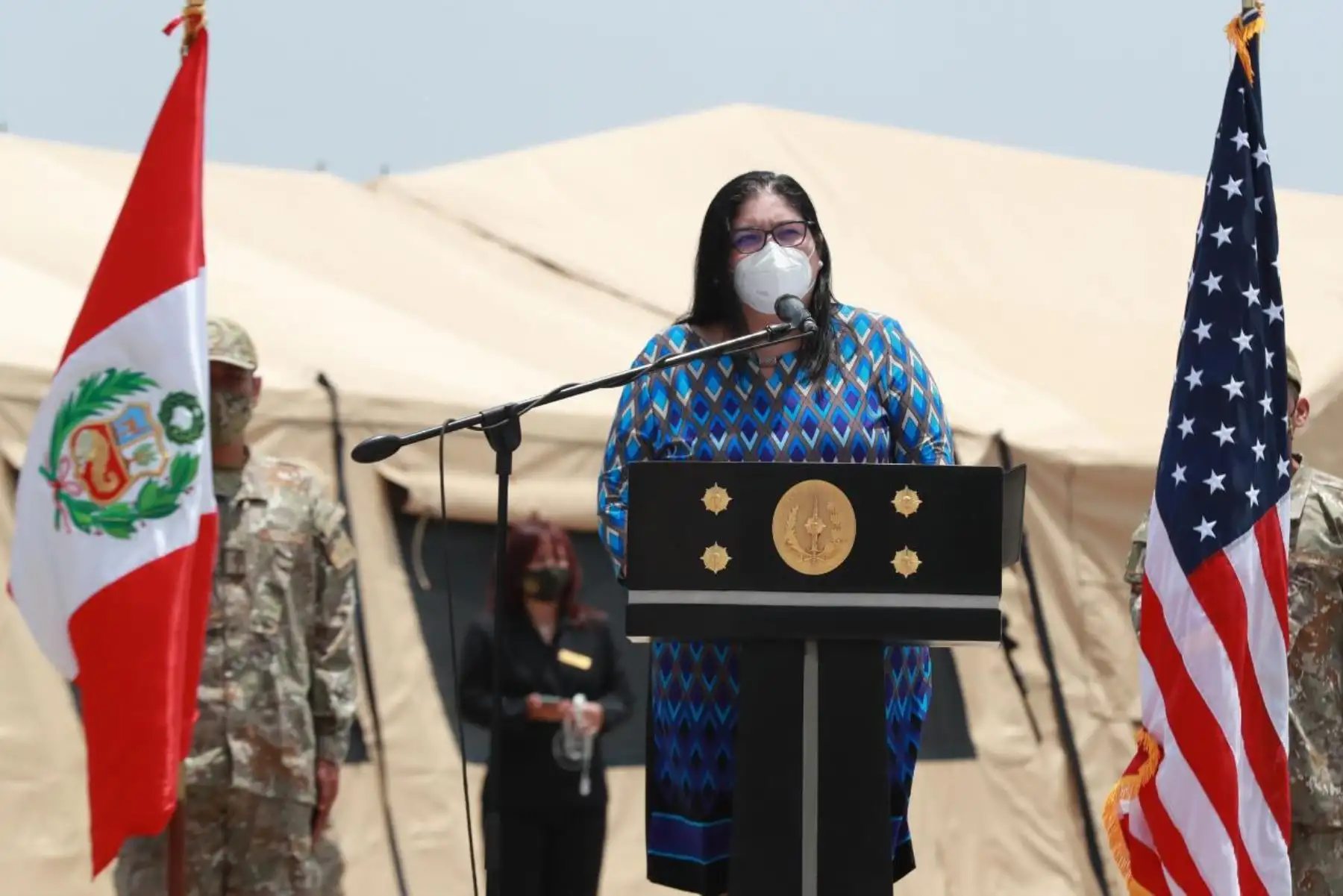Ministra de Defensa, Nuria Esparch encabeza ceremonia de  entrega de  donación del gobierno de los Estados Unidos. Se contará con dos nuevos hospitales de emergencia móviles que  ayudarán a reforzar la lucha contra la pandemia.
Foto: Mindef