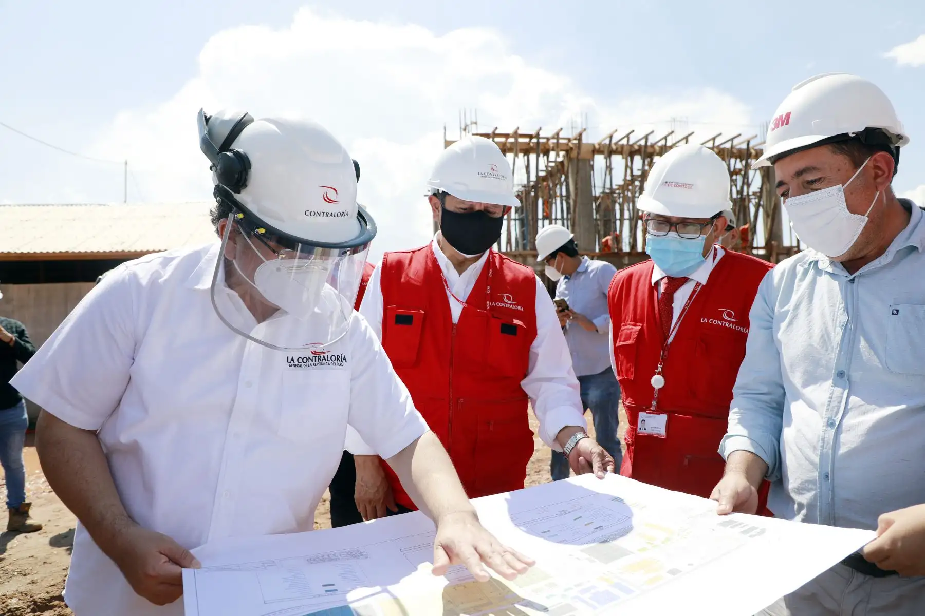 En el marco del Mega Operativo de Control en Ucayali, la Contraloría General examinará S/657 millones de recursos públicos destinados a la región, con la finalidad de conocer la efectividad en beneficio de la ciudadanía, y descartar, a su vez, actos de inconducta funcional o corrupción en su uso. Foto: Contraloría