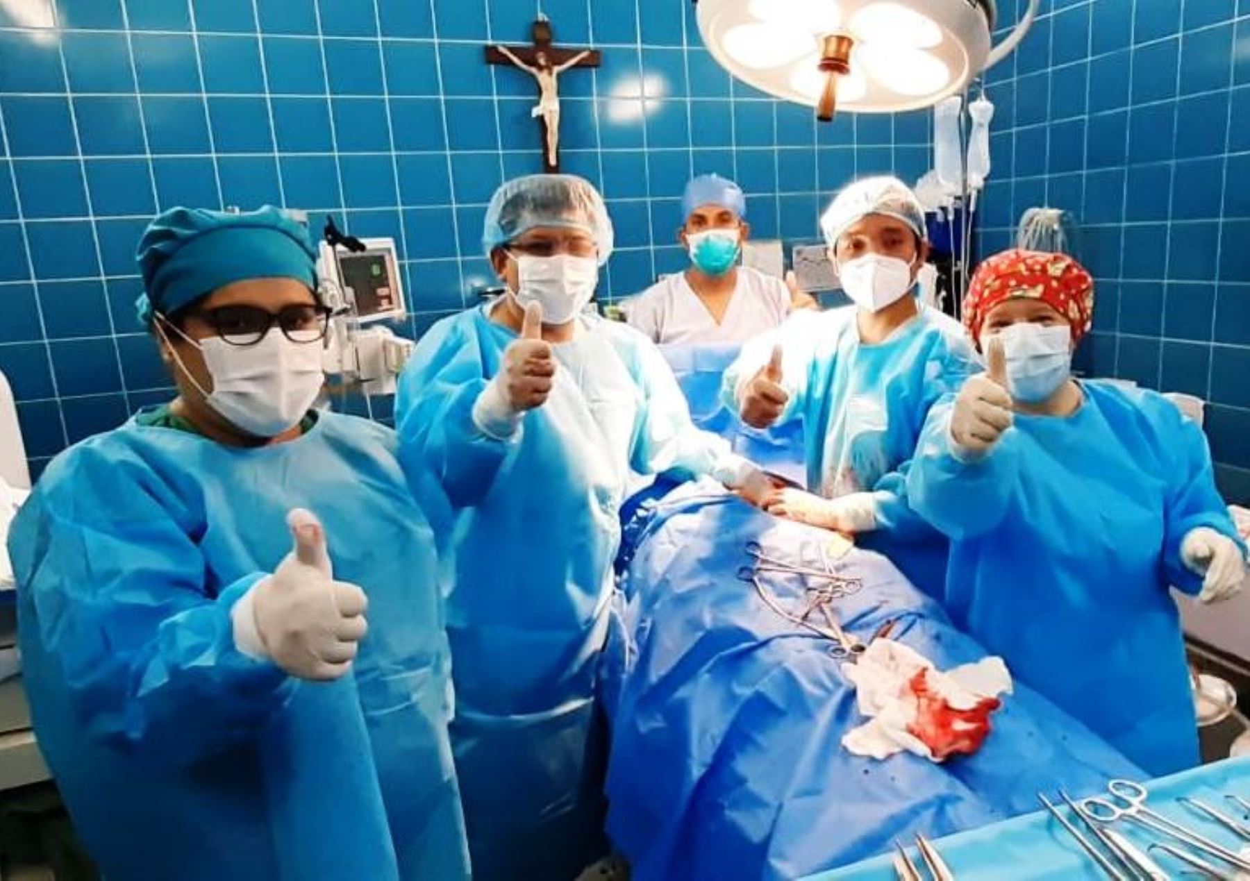 Médicos del Hospital de Jaén, en Cajamarca, estrenan novedosa tecnología laparoscópica durante intervenciones quirúrgicas.