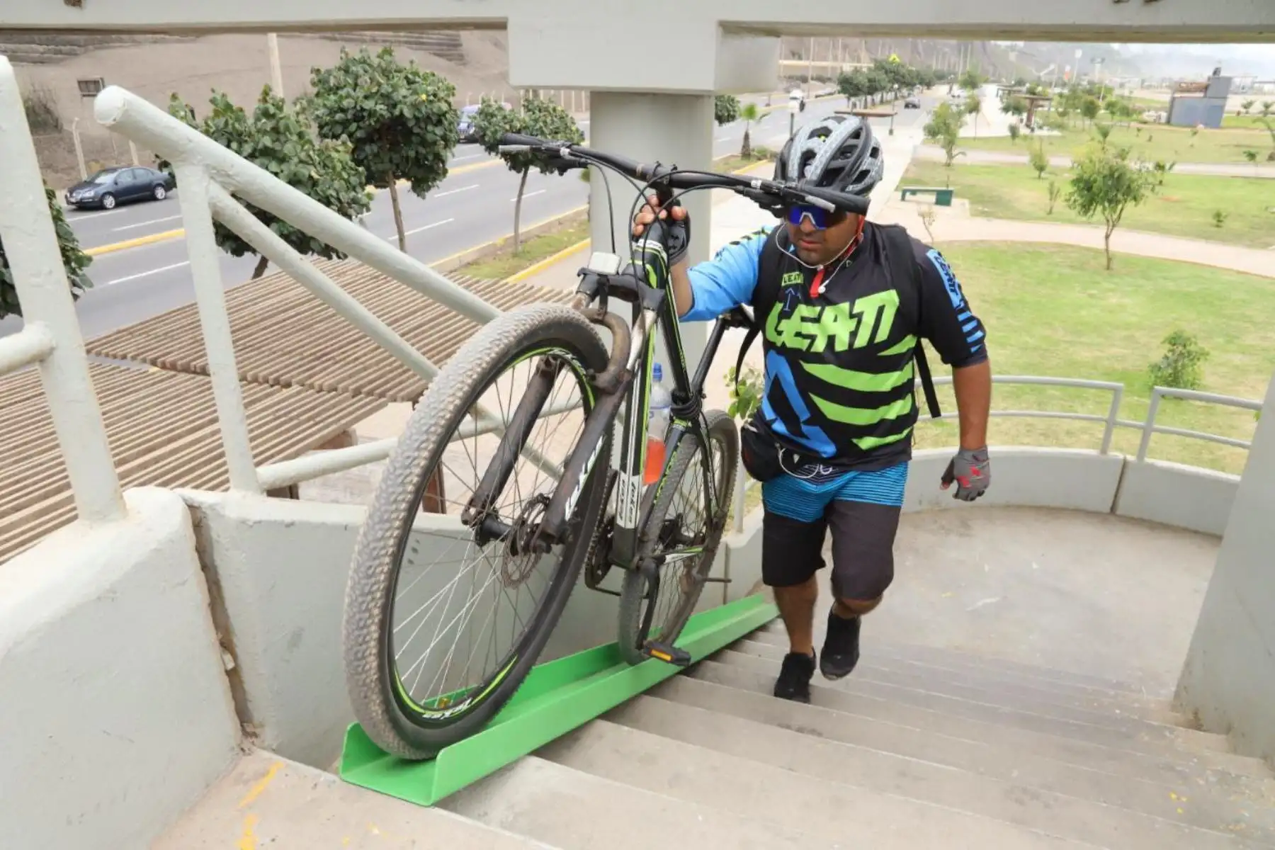 Estas canaletas han sido instaladas en las escaleras de las bajadas Sucre y Marbella, así como en la bajada de Medalla Milagrosa. Foto: ANDINA/Municipalidad de Magdalena.