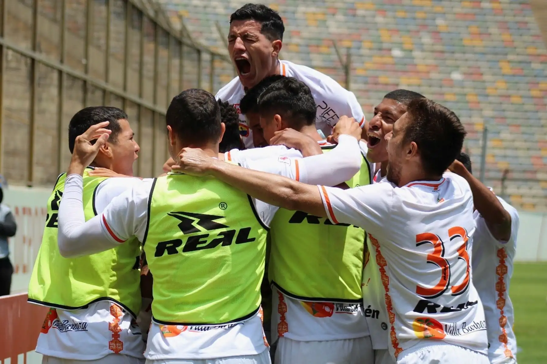 Joao Villamarín de Ayacucho FC celebra tras anotar el 1 - 0 ante Sport Boys por la octava jornada de la fase 2, en el Estadio Monumental. Foto: Liga 1
