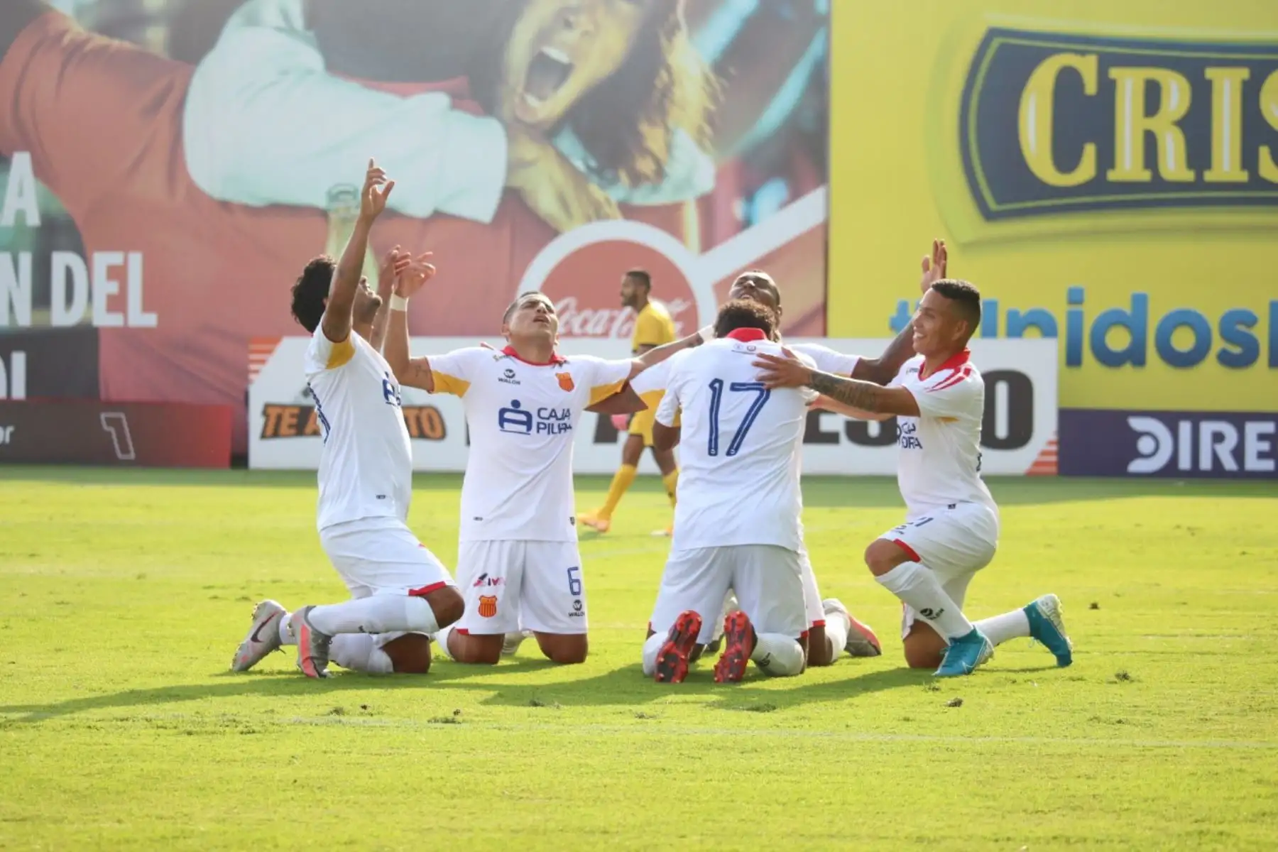 Jeferson Collazos celebra junto a sus compañeros del Atlético Grau tras anotar ante Binacional por la octava fecha de la fase 2, en la Videna. Foto: Liga 1