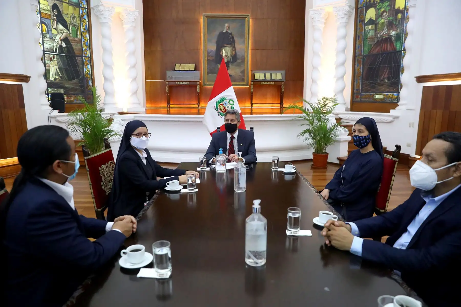 El presidente de la República, Francisco Sagasti, continuando con la ronda de reuniones con los líderes de las organizaciones políticas con representación parlamentaria, esta tarde sostuvo un encuentro con miembros del Frente Popular Agrícola del Perú (FREPAP). Foto: ANDINA/Prensa Presidencia